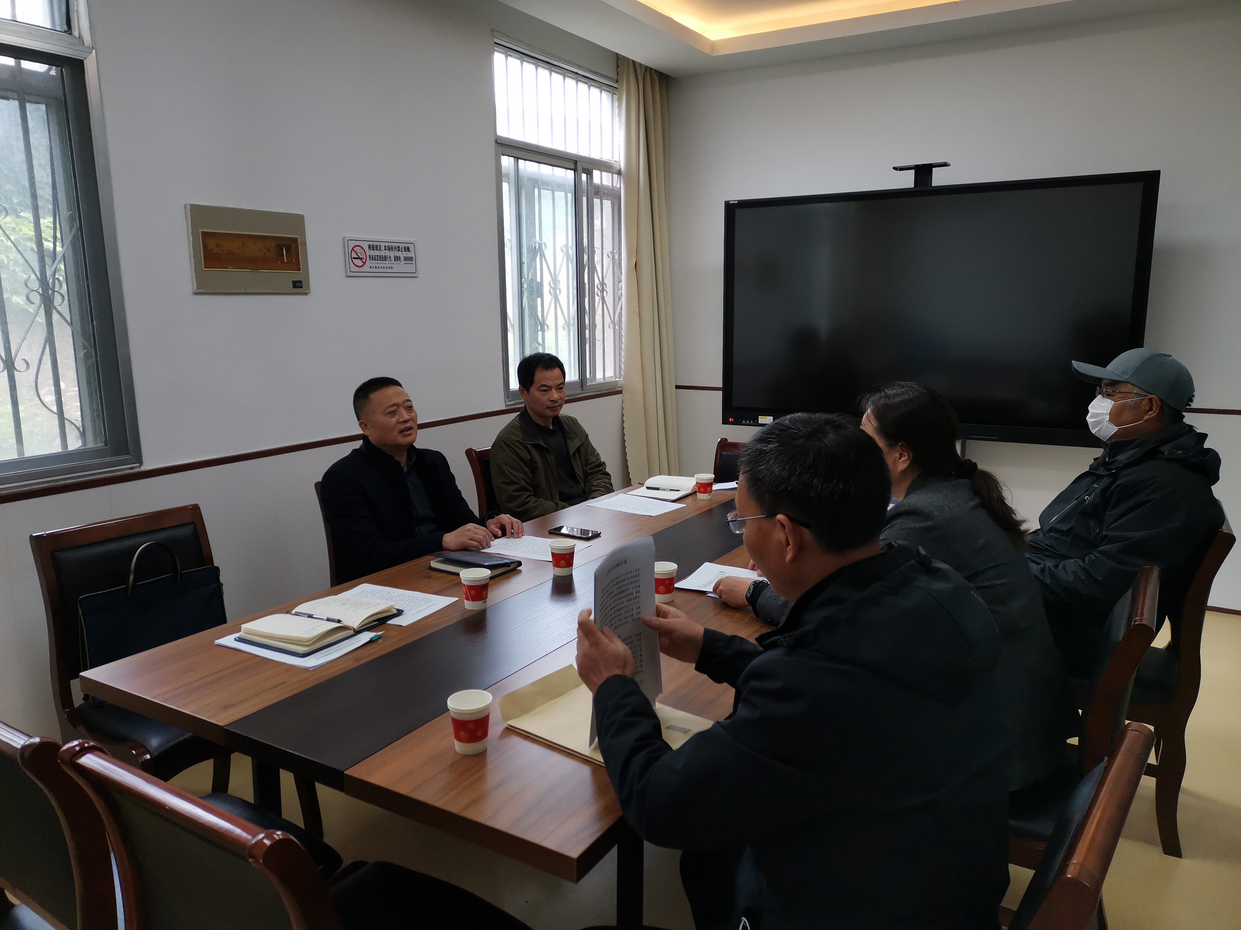 调研市农学会召开座谈会