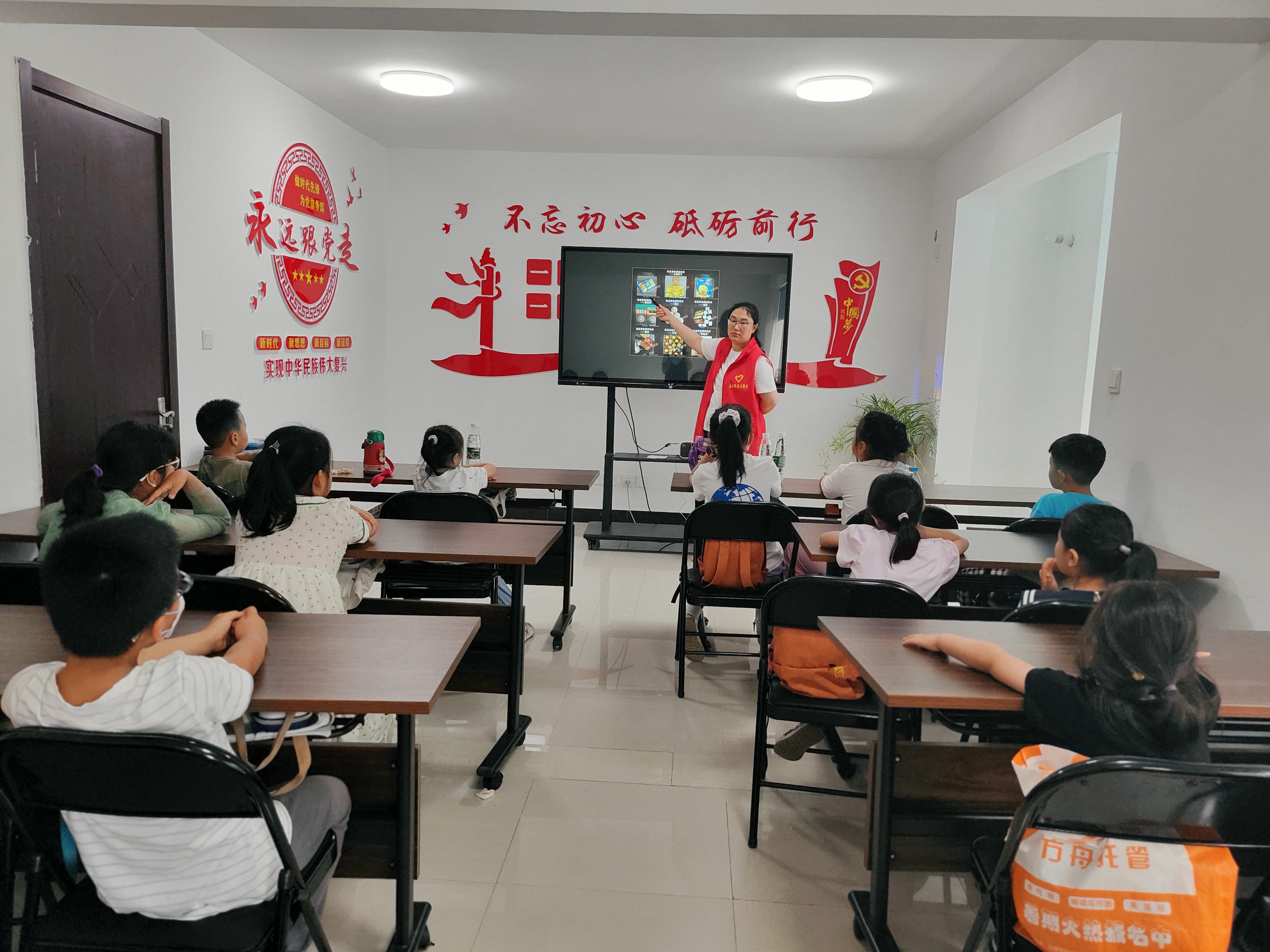 新东街道：振兴社区科协开展青少年“珍爱生命 远离毒品”禁毒知识宣传活动 (2).jpg