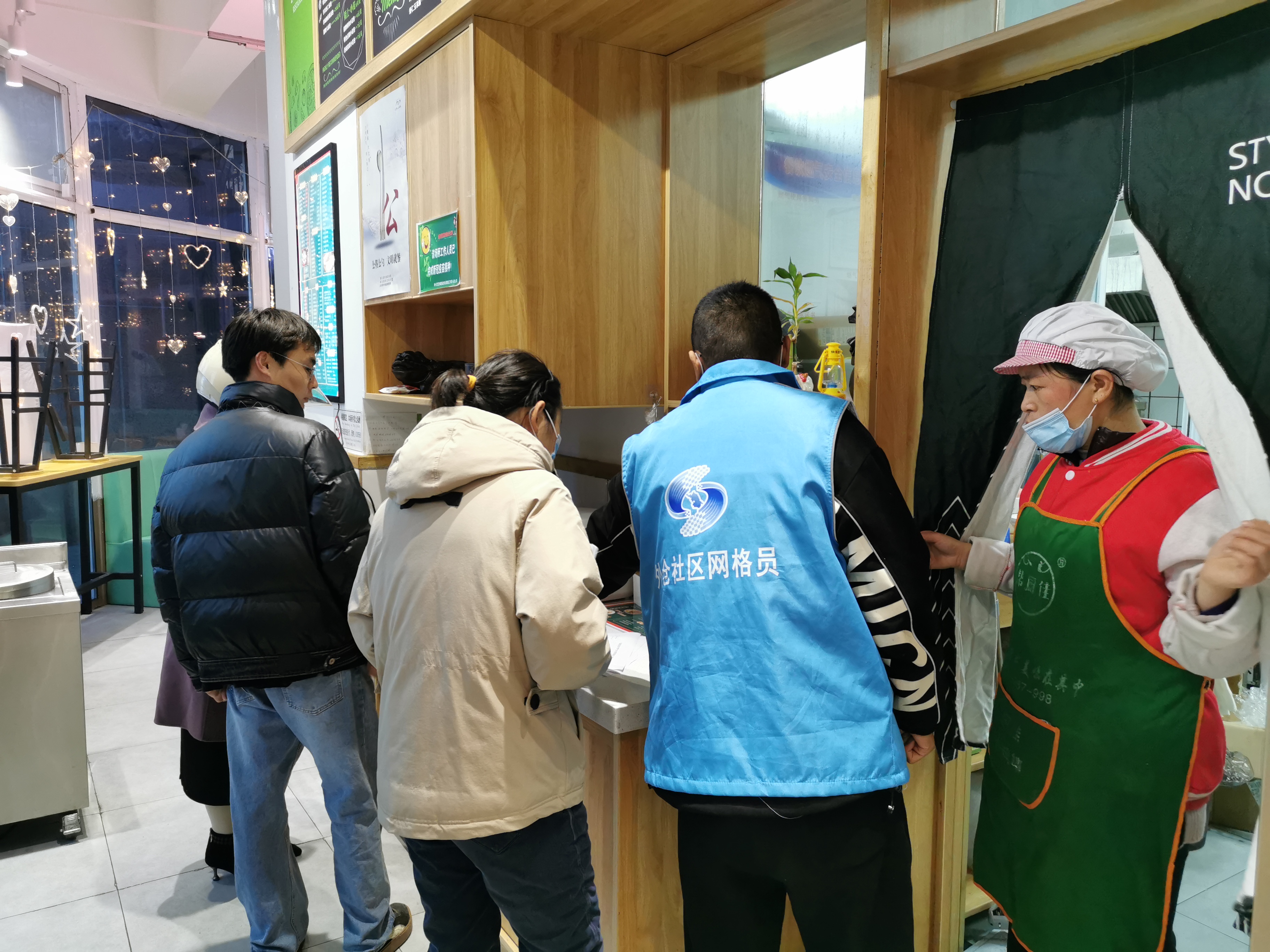 新东街道：外仓社区科协开展年关燃气安全宣传活动 (1).jpg