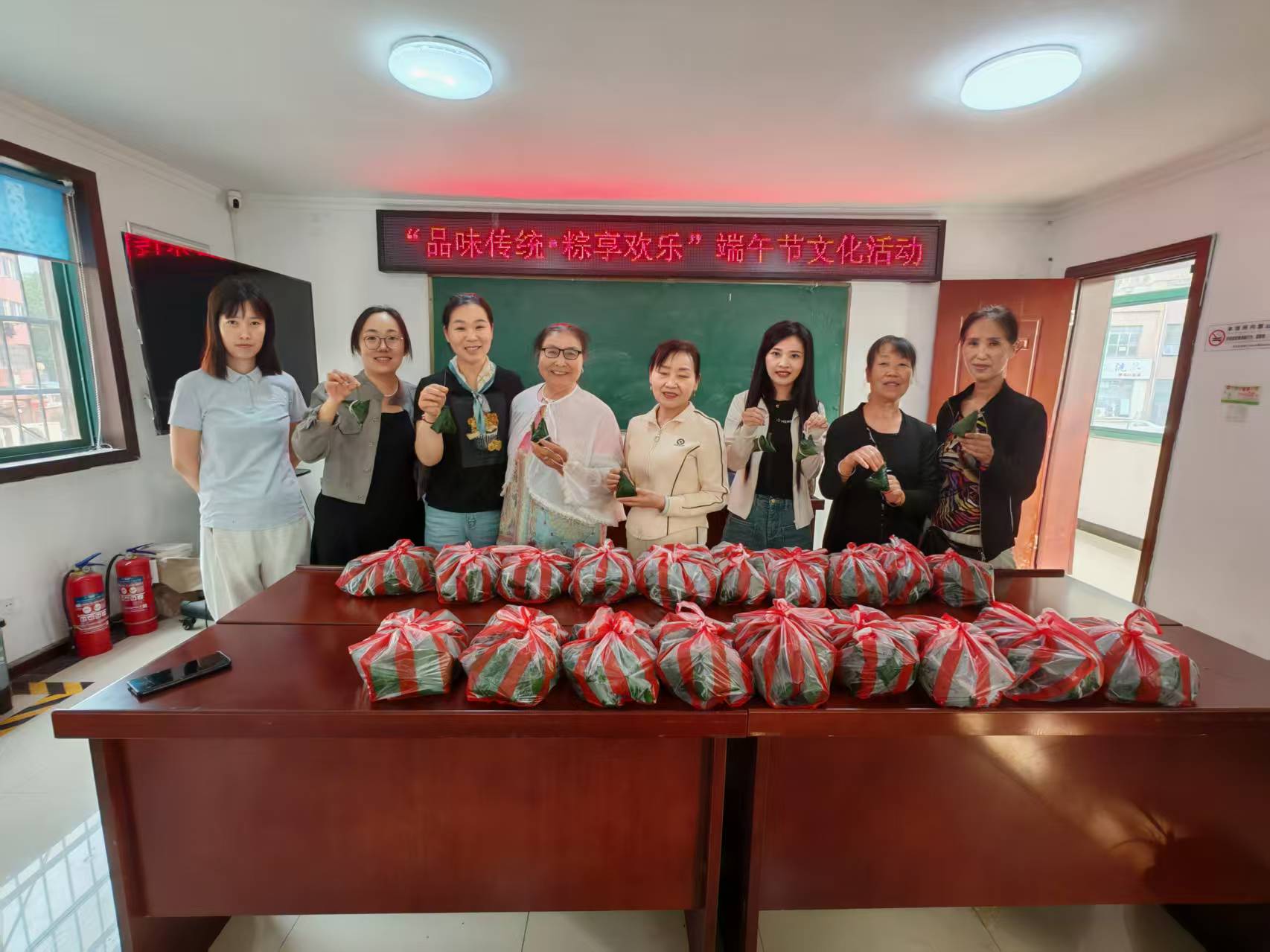 品味传统 粽享欢乐 东风社区与辖区居民共赴端午甜蜜之约..jpg