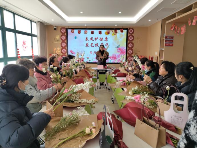 春风护健康 花艺绽芳华——同兴社区科协开展“三八”妇女节主题科普活动1.jpg
