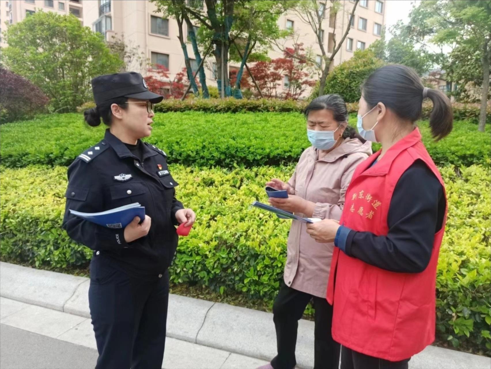 新东街道:建设社区科协开展防范通讯网络诈骗科普宣传活动3.jpg