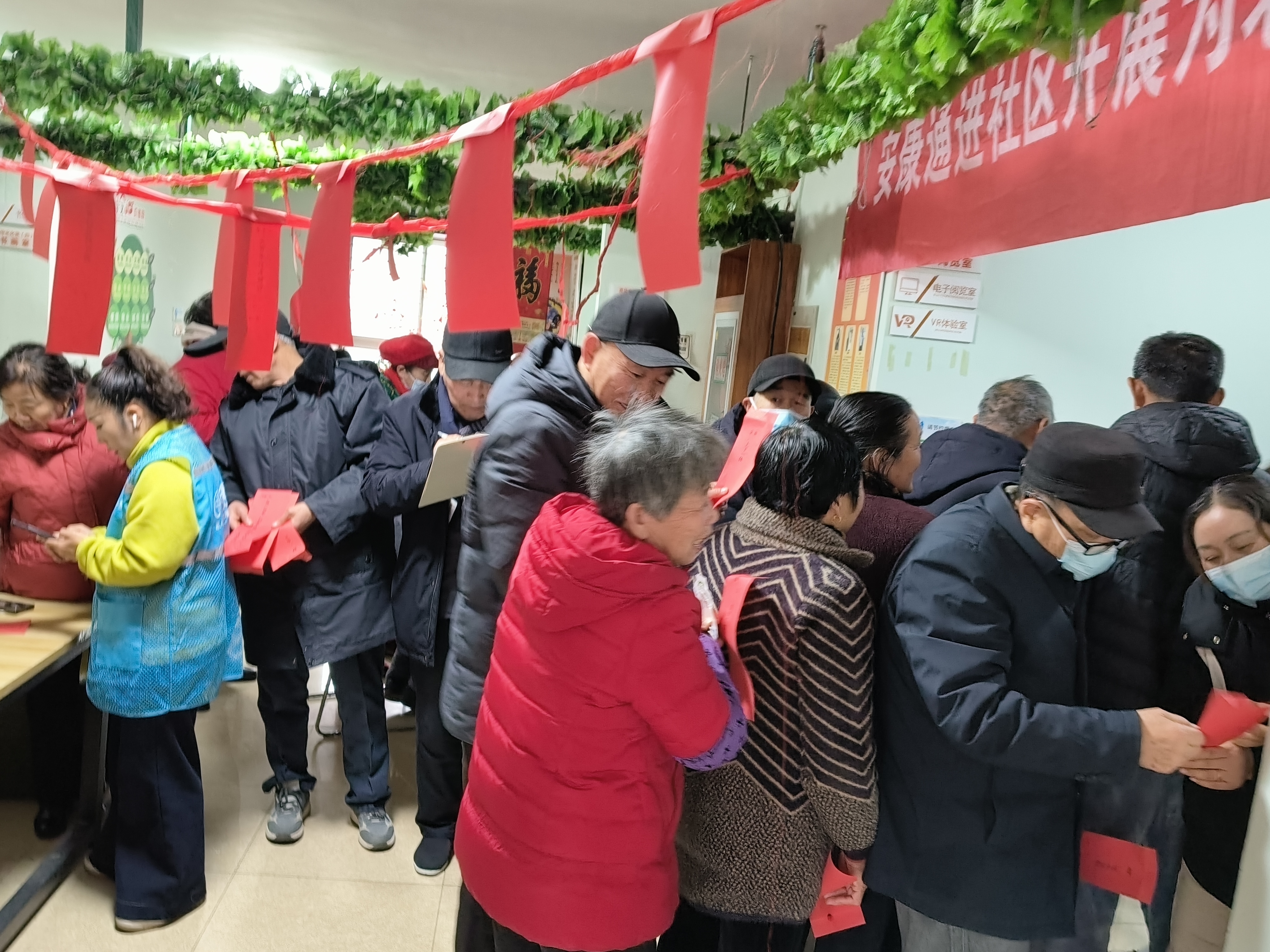 东风社区科协开展 “乐猜灯谜，喜闹元宵”活动 (2).jpg