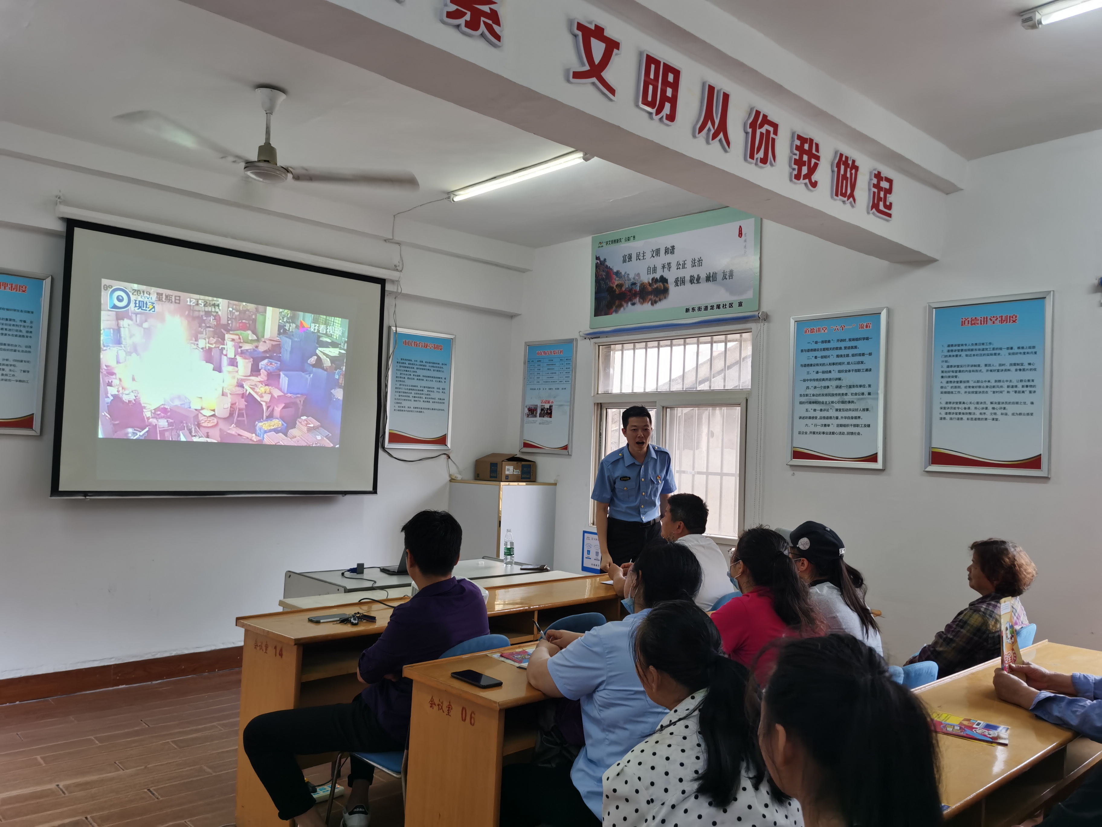 龙尾社区举办消防安全讲座 增强居民自救自防能力.jpg