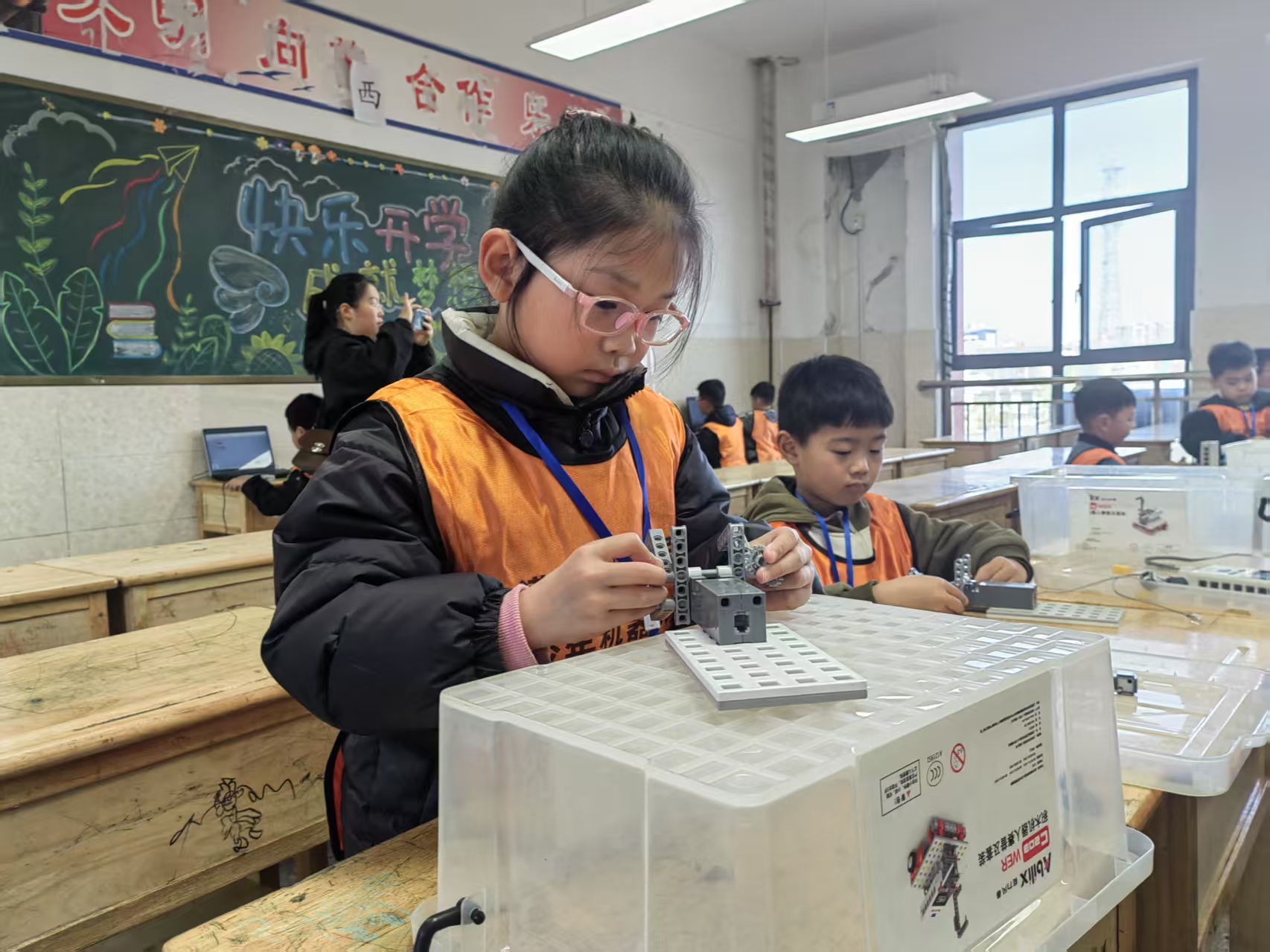 青少年机器人7.jpg