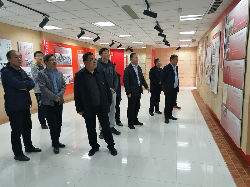 到区档案馆《峥嵘岁月---中国共产党在赣榆》主题展厅参观教育学习 2.jpg