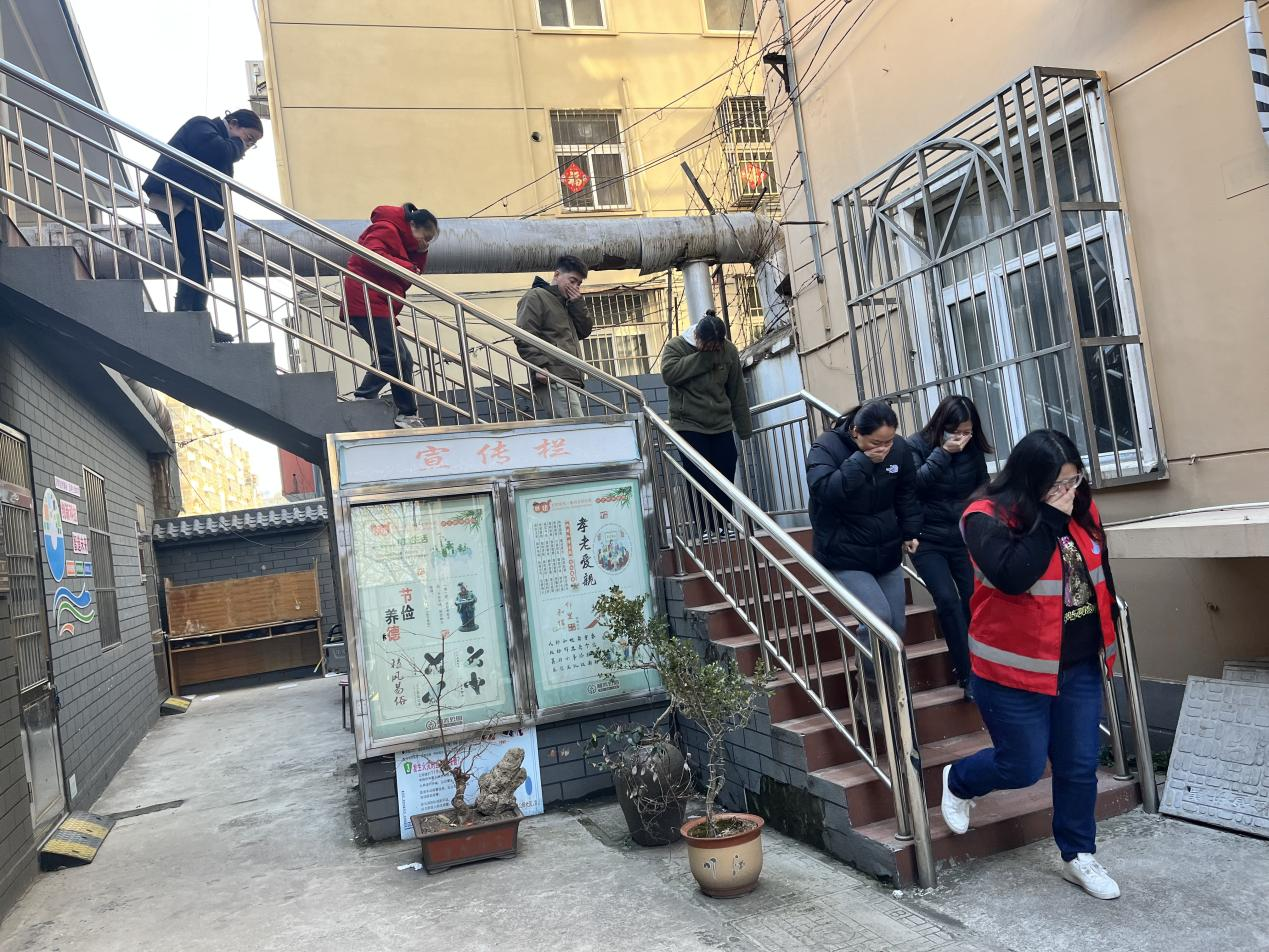 路南街道公园社区科协用科技拧紧安全阀 助力辖区复工复产复商3.png