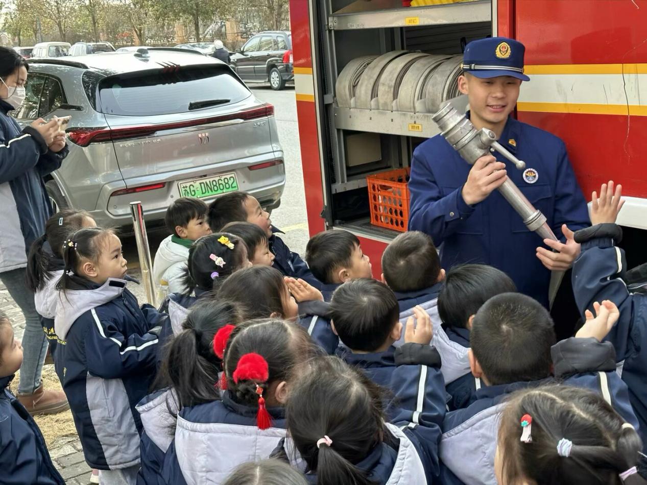 科普宣传进校园,让安全一路“童”行1.jpg