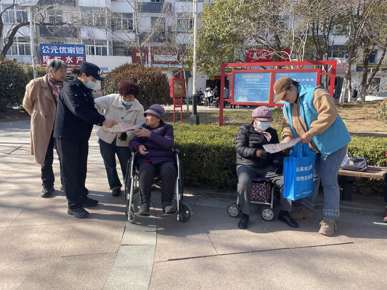 民警教你防诈骗 筑牢老人防诈防火墙 .jpg