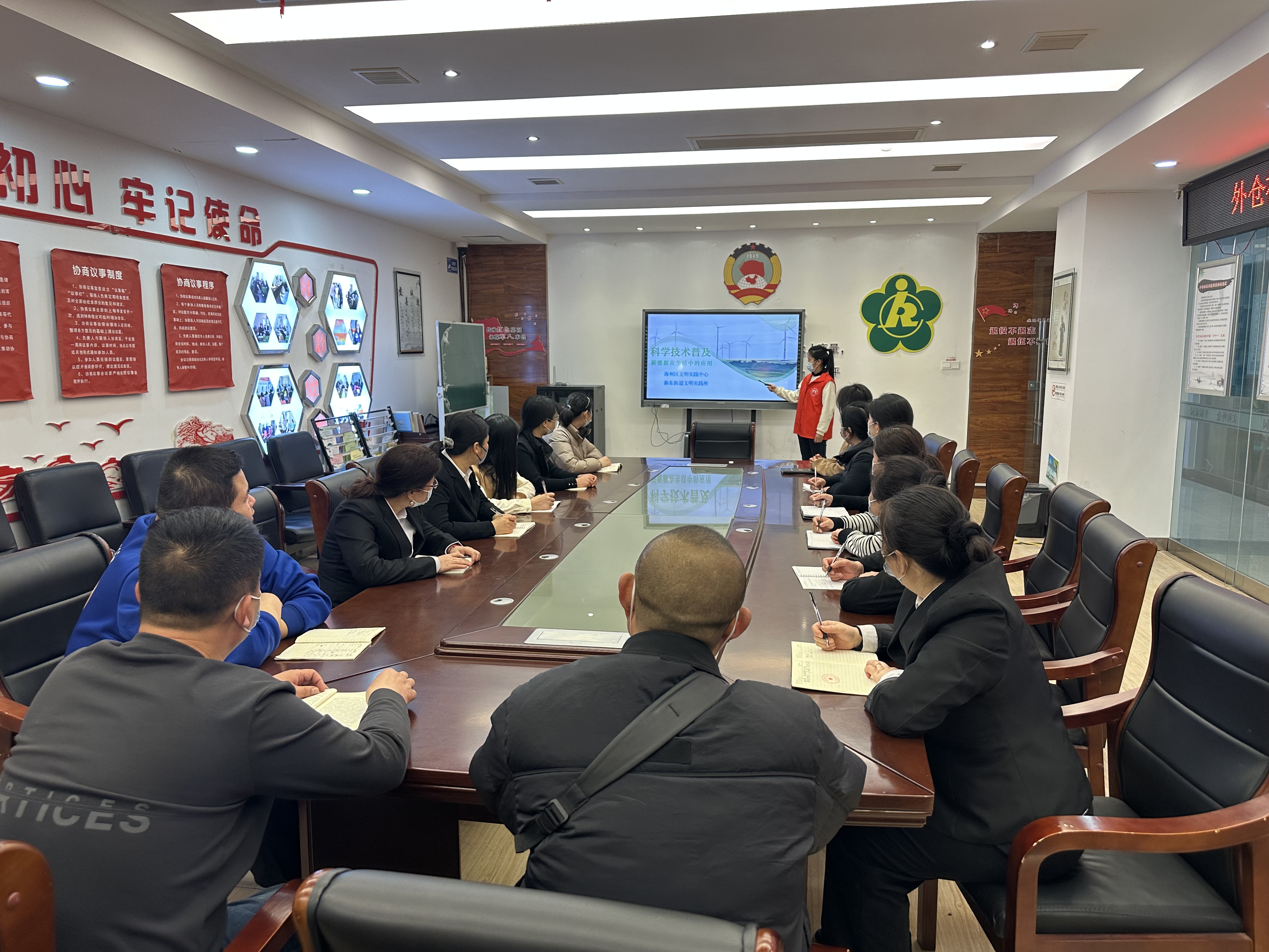 外仓社区科协开展“新能源在生活中的应用”科普讲座 (2).jpg