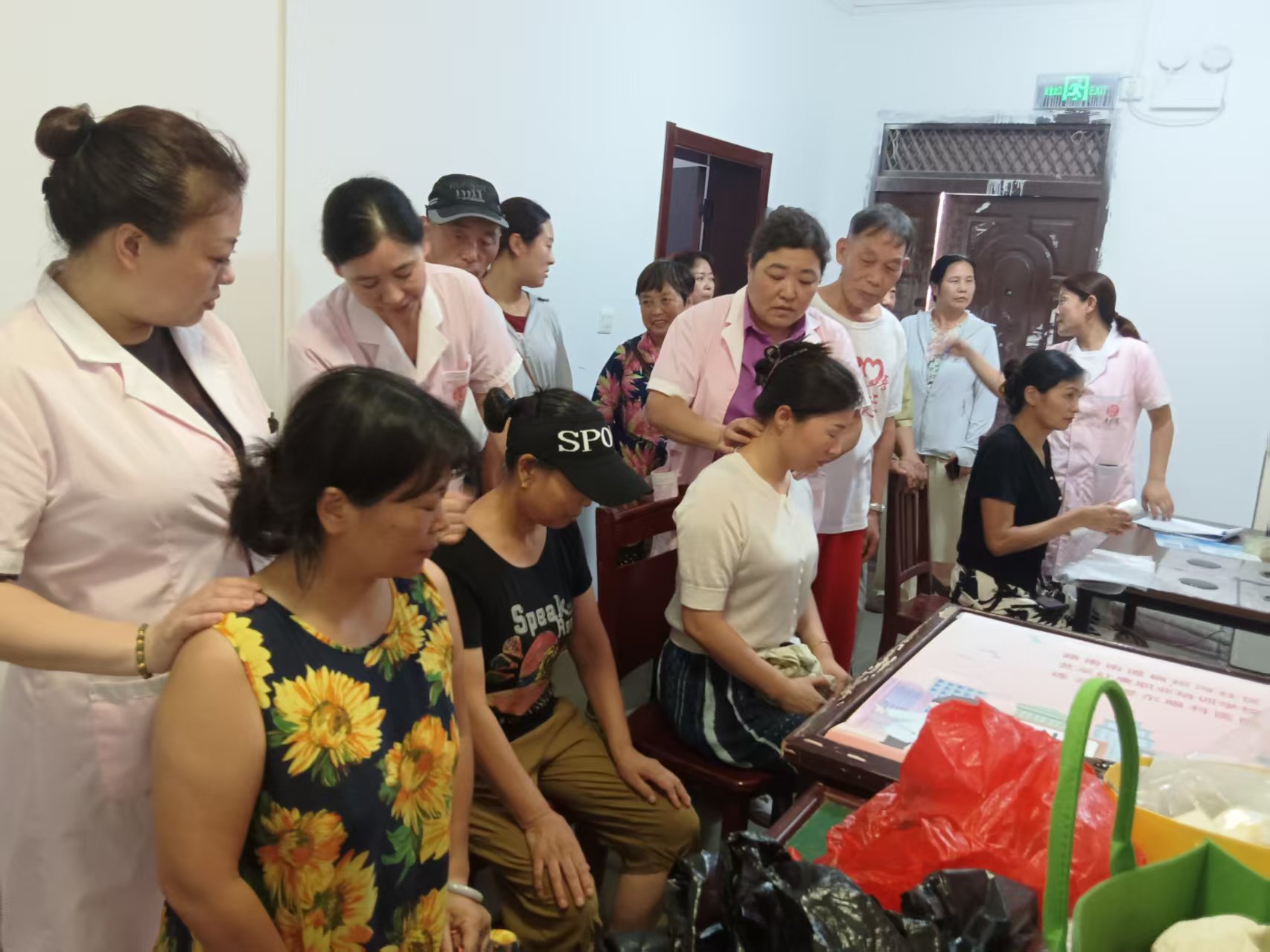 扁担河社区开展三伏天冬病夏治健康公益行动 助力居民科学排寒湿3.jpg