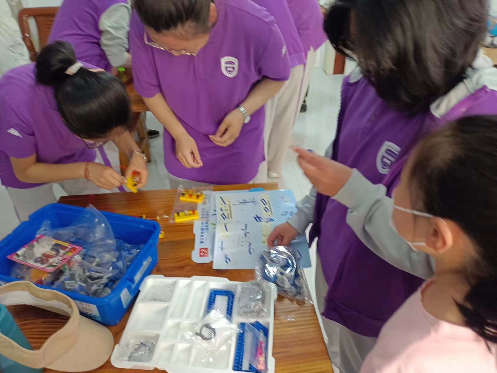 新南街道新龙社区开展“趣味乐高拼积木 科普实践巧动脑”活动..jpg