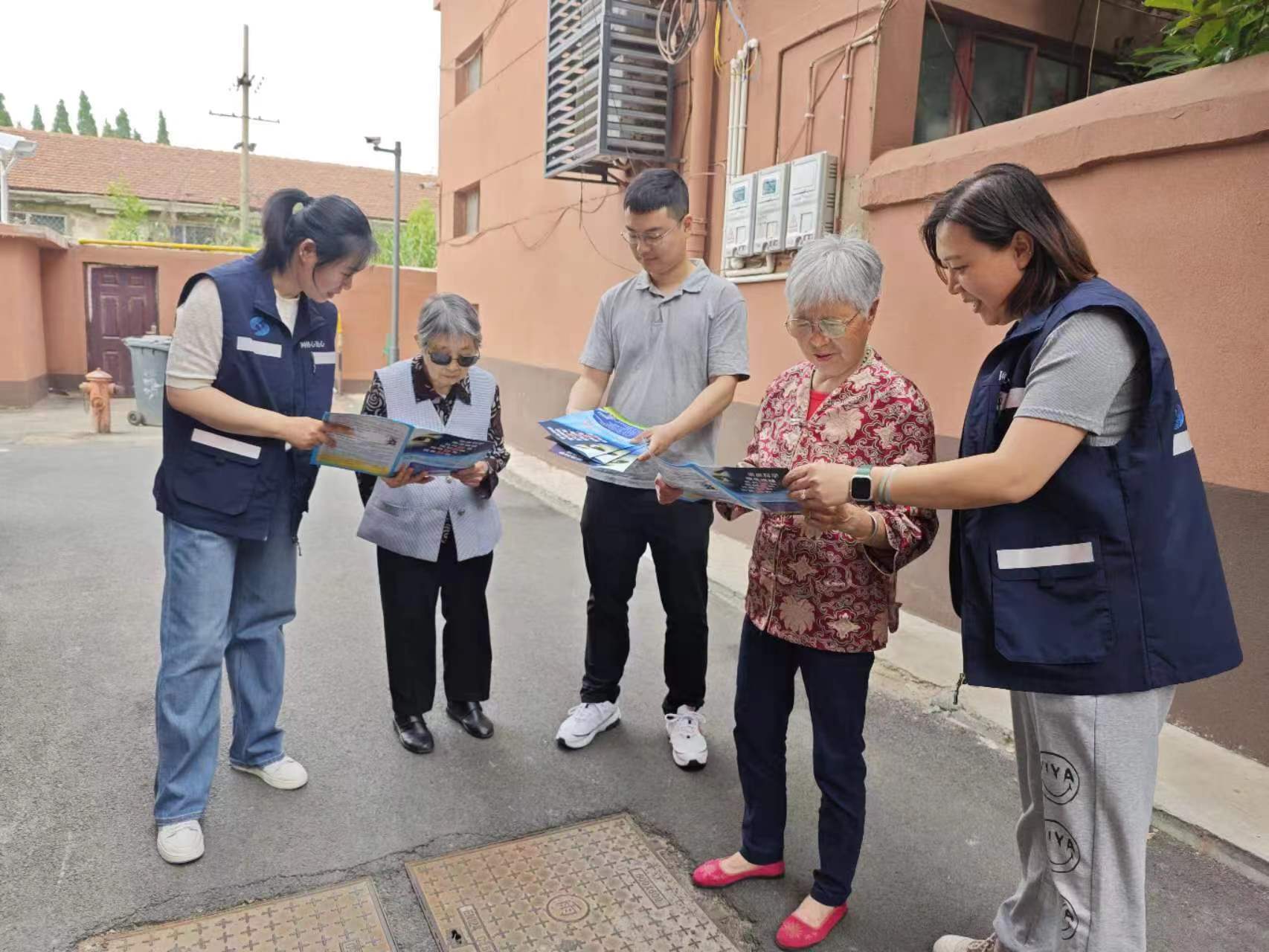 东风社区科协开展识邪防邪，共筑平安科普宣传活动.jpg