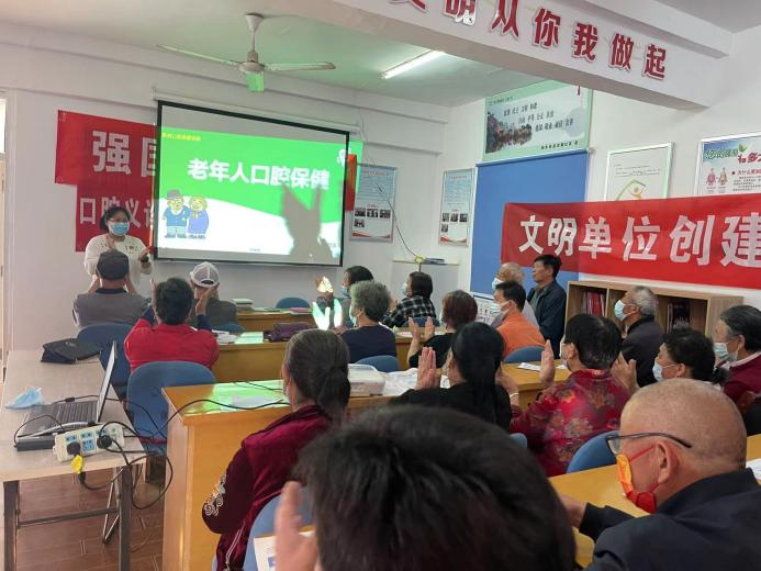 新东街道龙尾社区科协开展“口腔义诊进社区 便民服务暖人心”志愿服务活动1.png