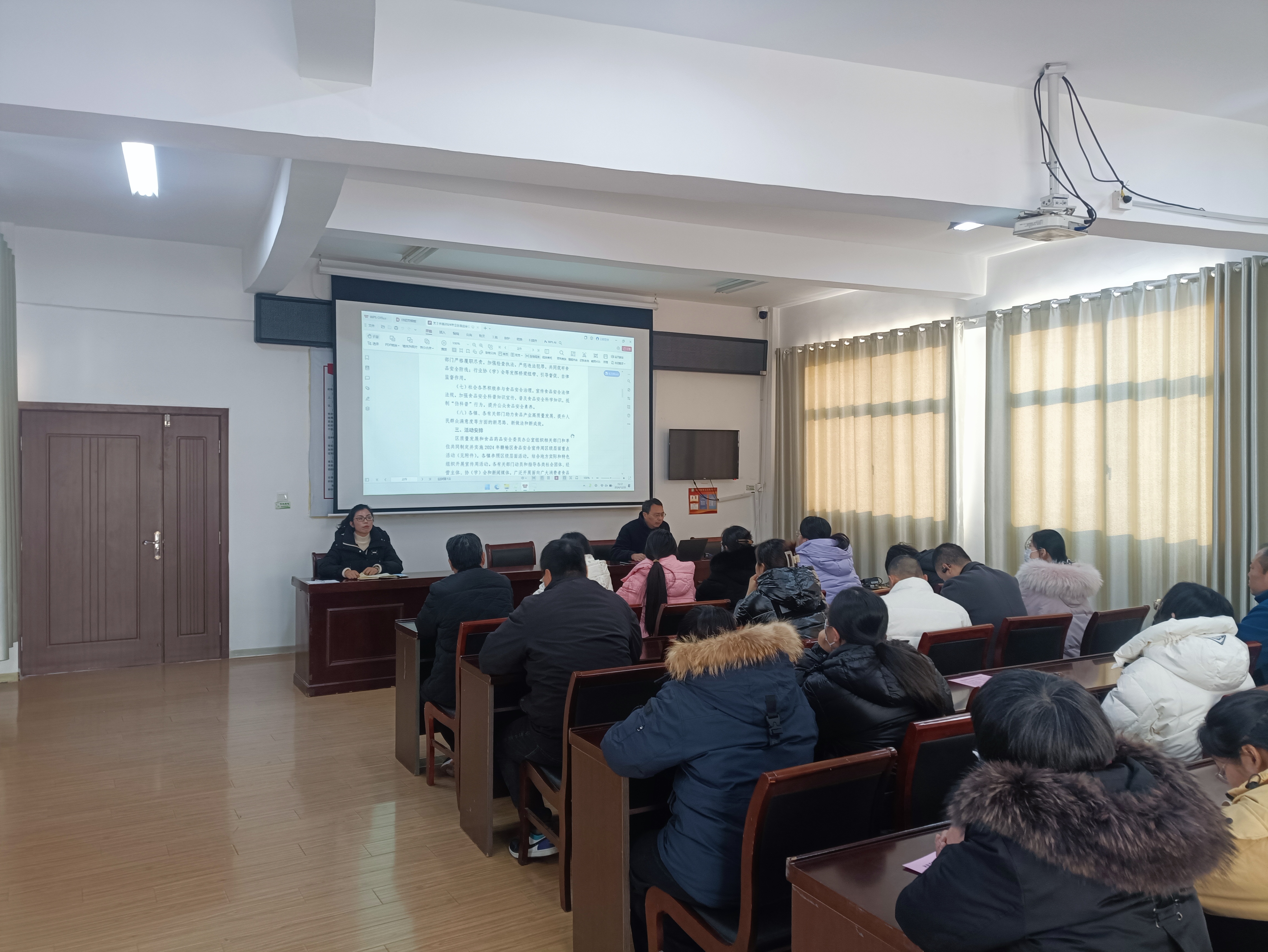 101 赣榆区科协开展食品安全宣传进社区活动 第一段之后 图片 12.23.jpg