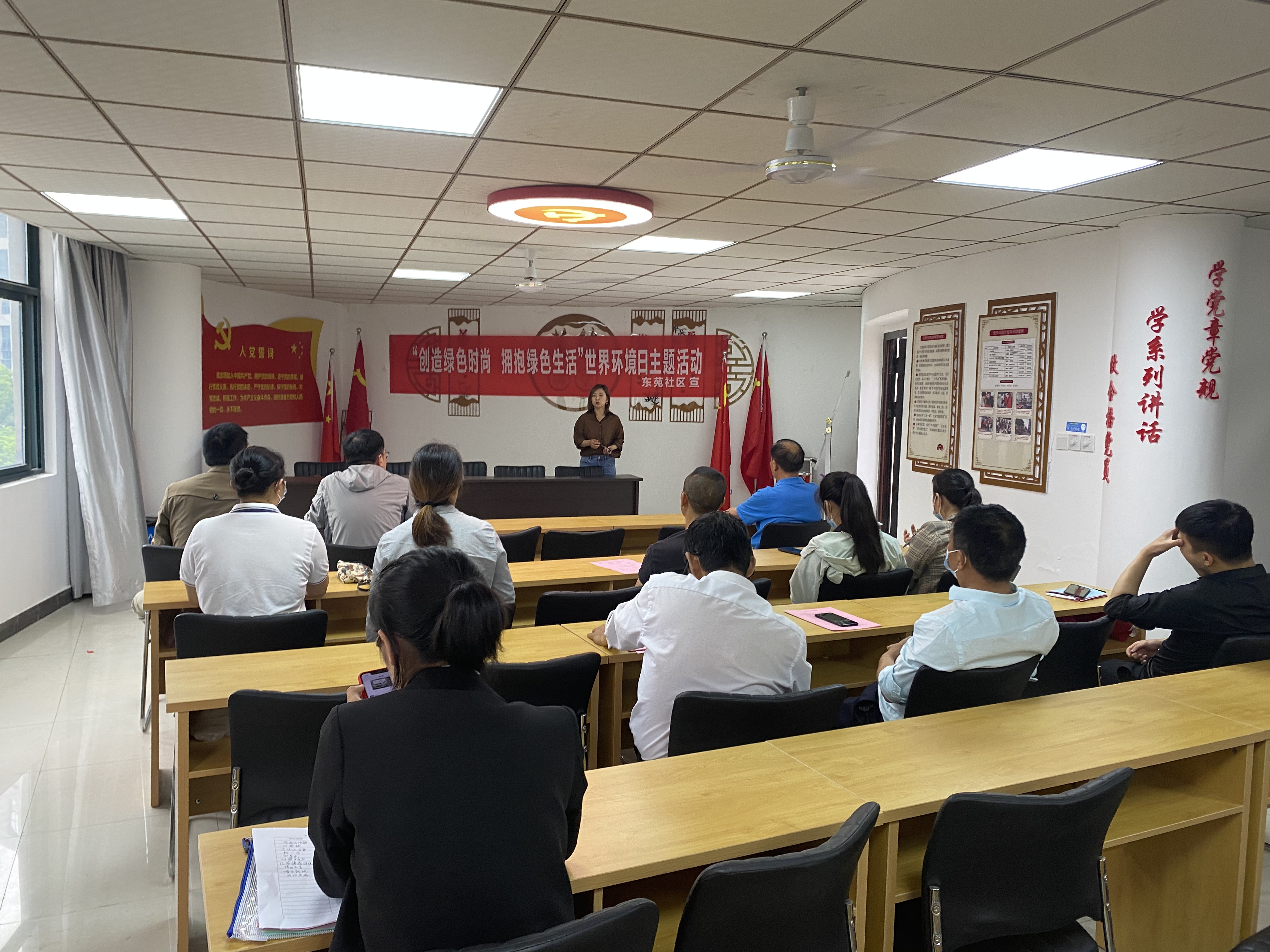 新东街道：东苑社区开展“创造绿色时尚 拥抱绿色生活“ 世界环境日主题活动.jpg