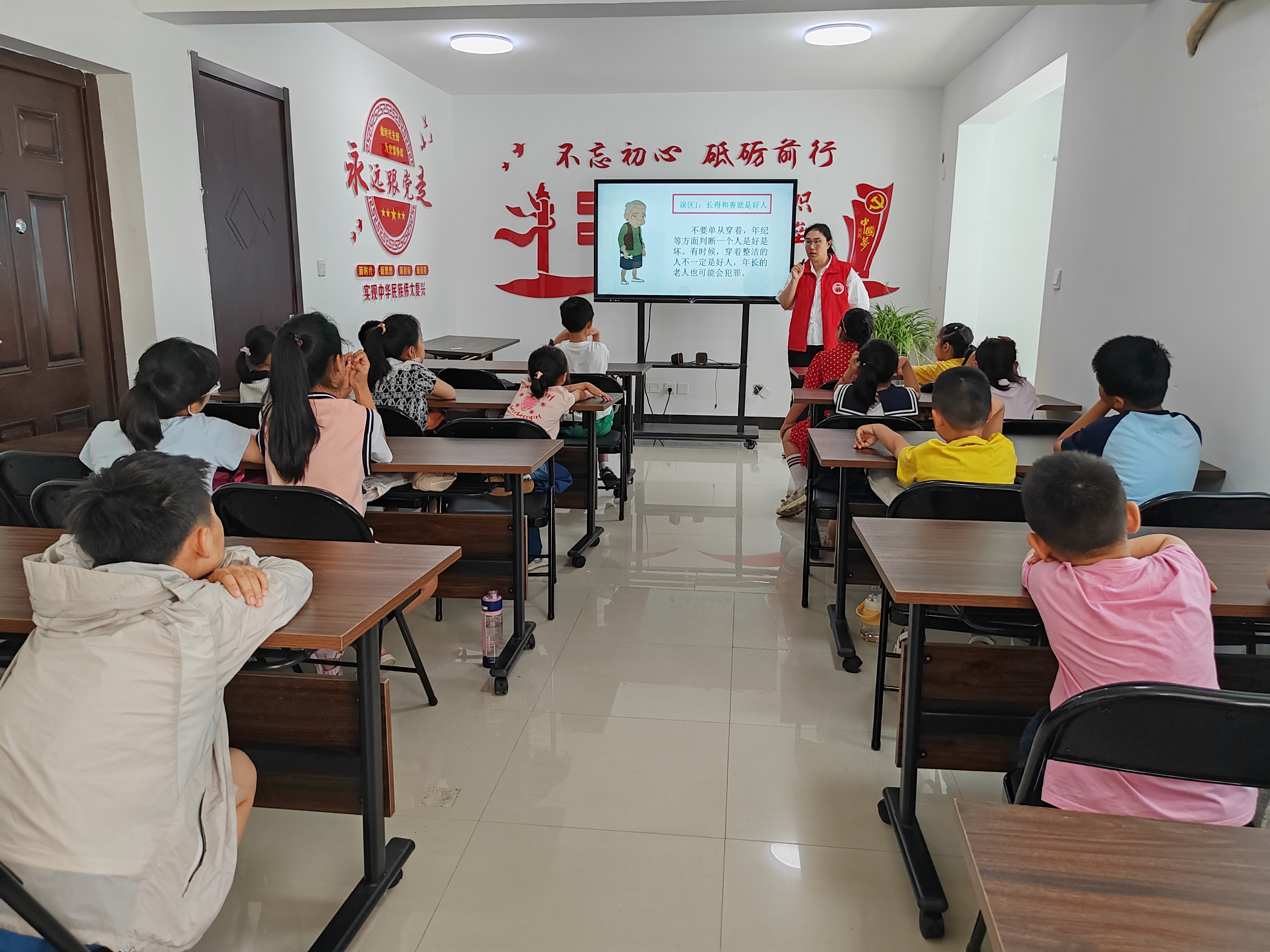 振兴社区科协开展儿童防拐骗安全教育主题班会 (1).jpg