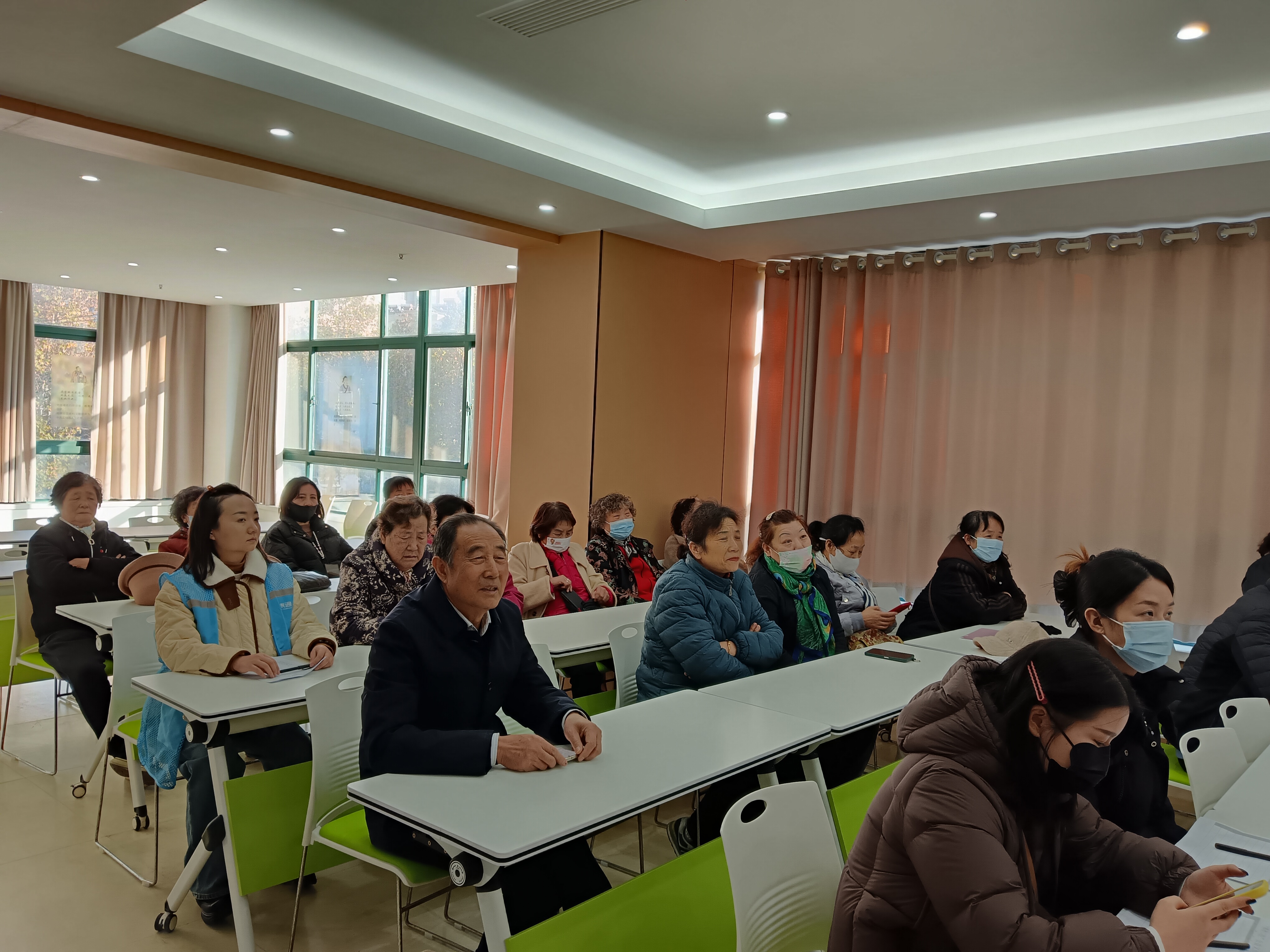 同兴社区开展反对家庭暴力 共筑爱的防线反家暴普法活动1.jpg