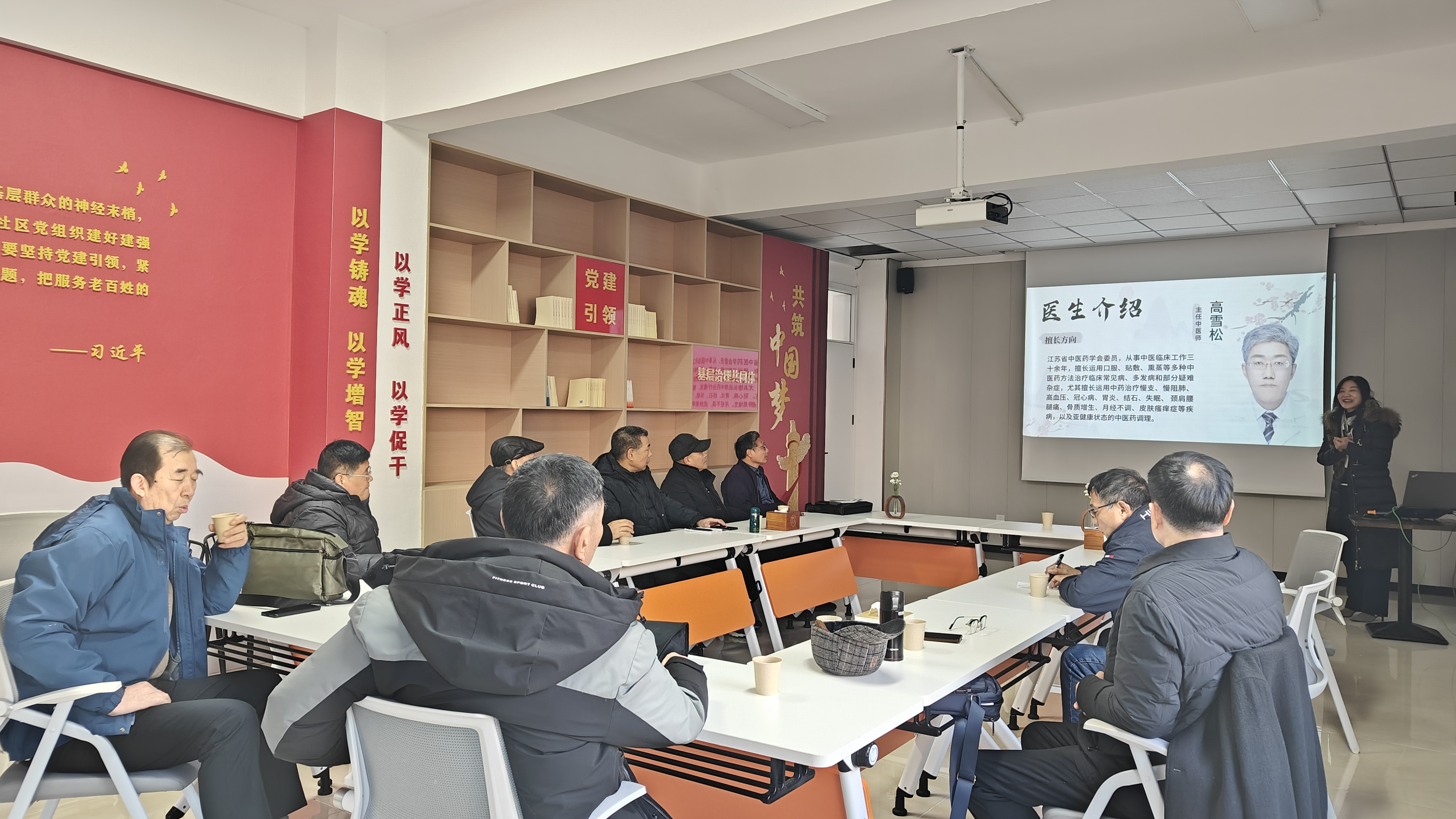 海州区老科协调研美佳乐智慧享老中心.jpg