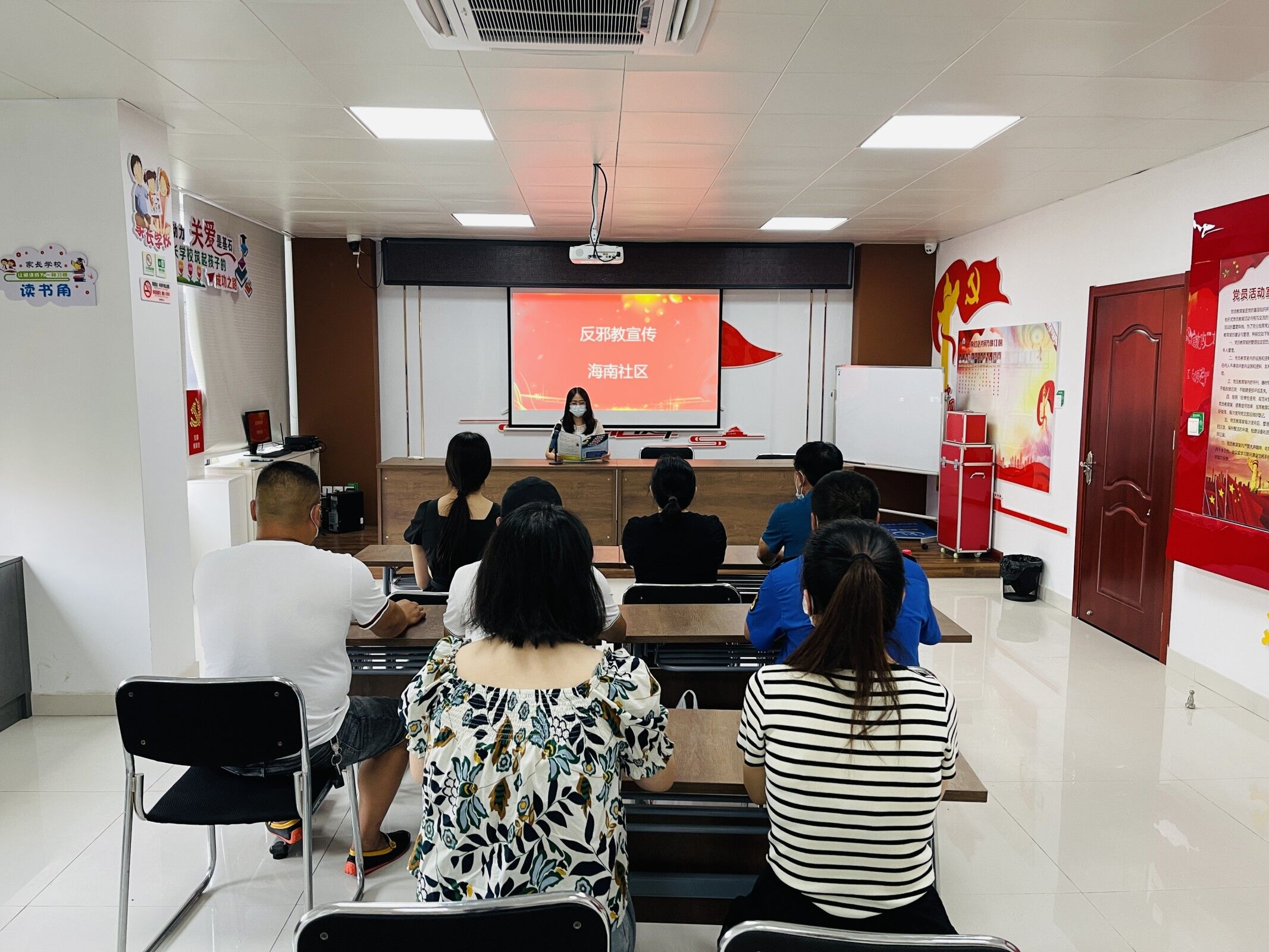 新南街道海南社区科协开展反邪教科普宣传活动.png
