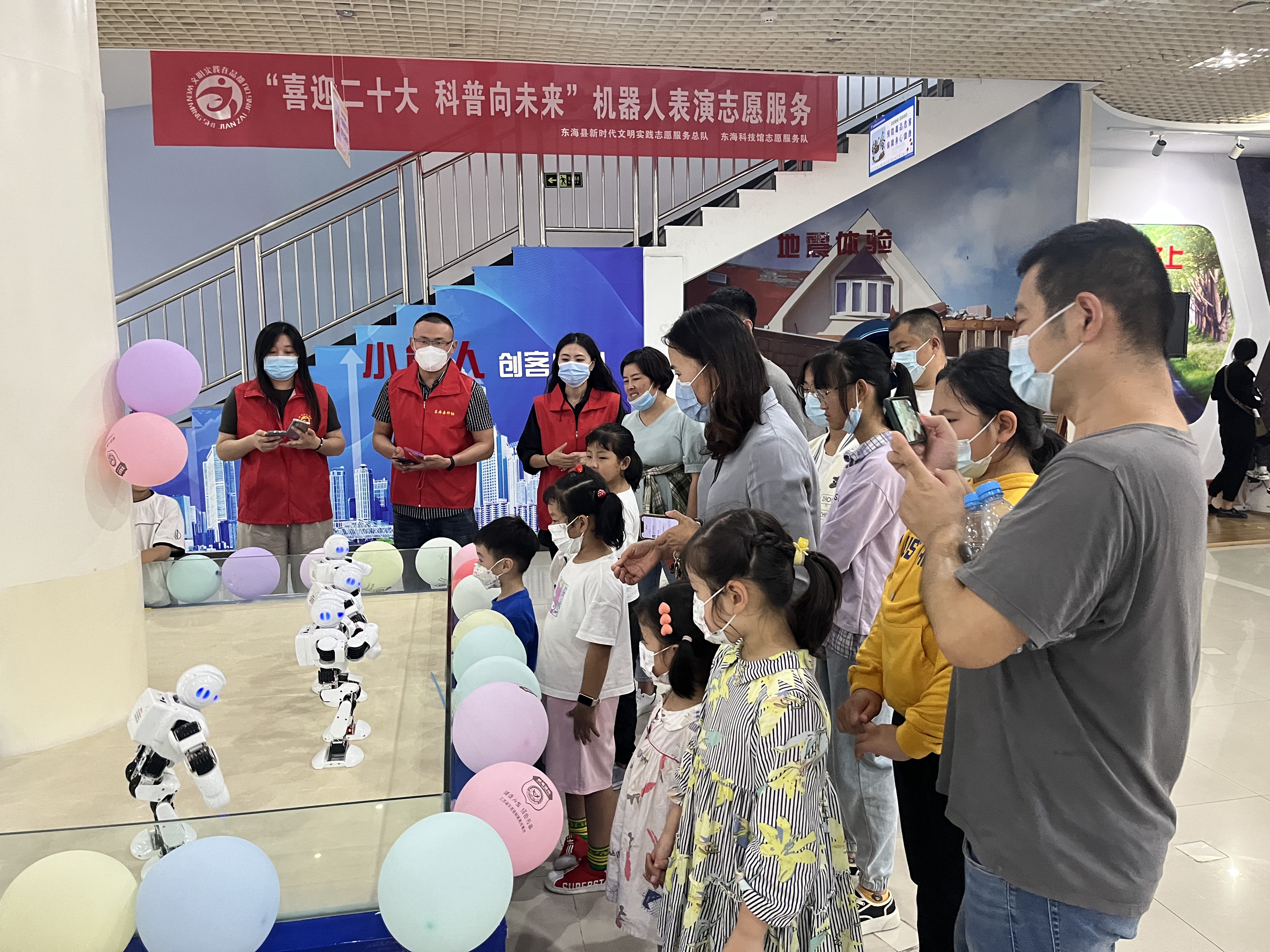 时间：10.1 地点：东海科技馆  名称：喜迎二十大  科普向未来机器人表演志愿服务 主办：东海县科协.jpg