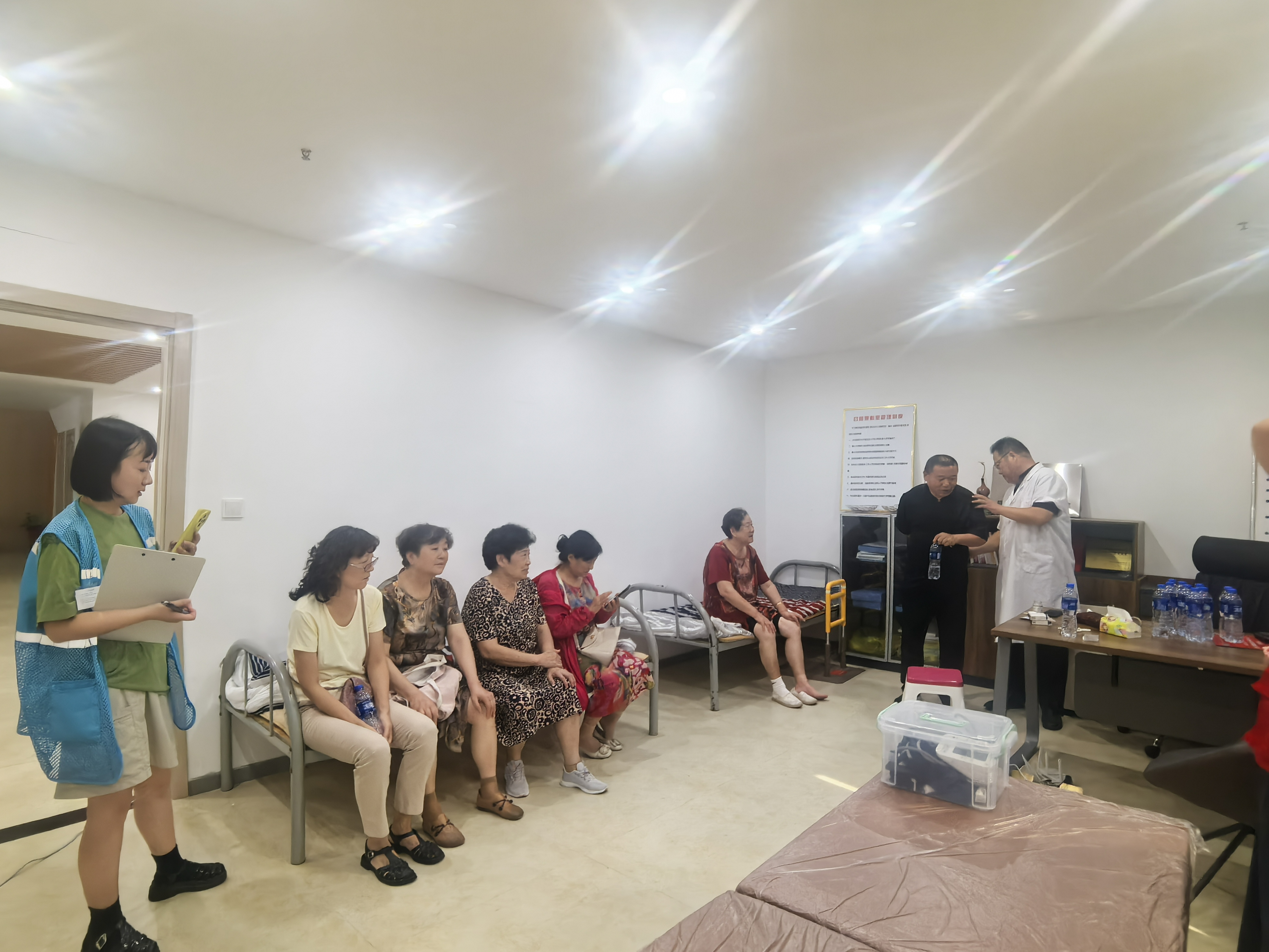 同兴社区科协开展“中医义诊送健康 科普服务暖民心”活动3.jpg