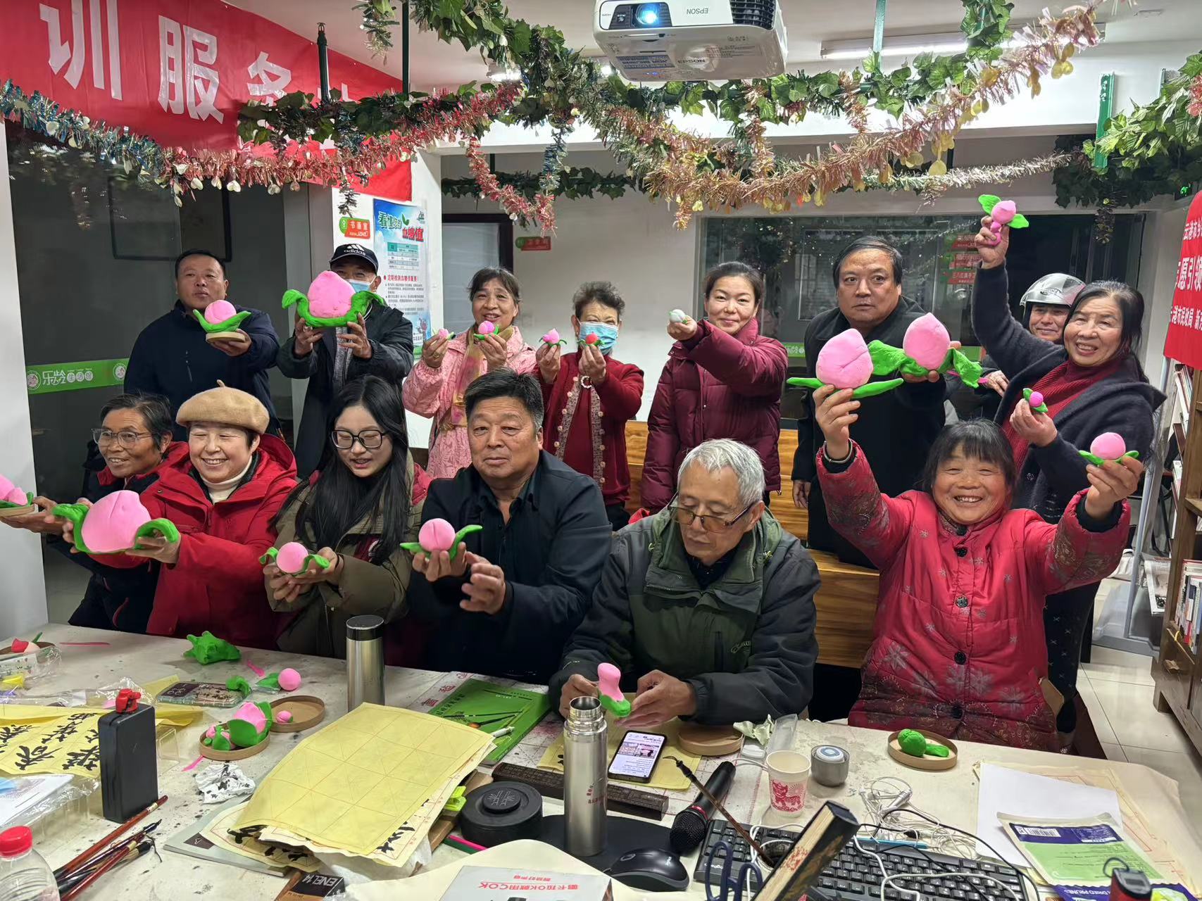 新城社区科协开展创意手工黏土DIY活动  (2).jpg