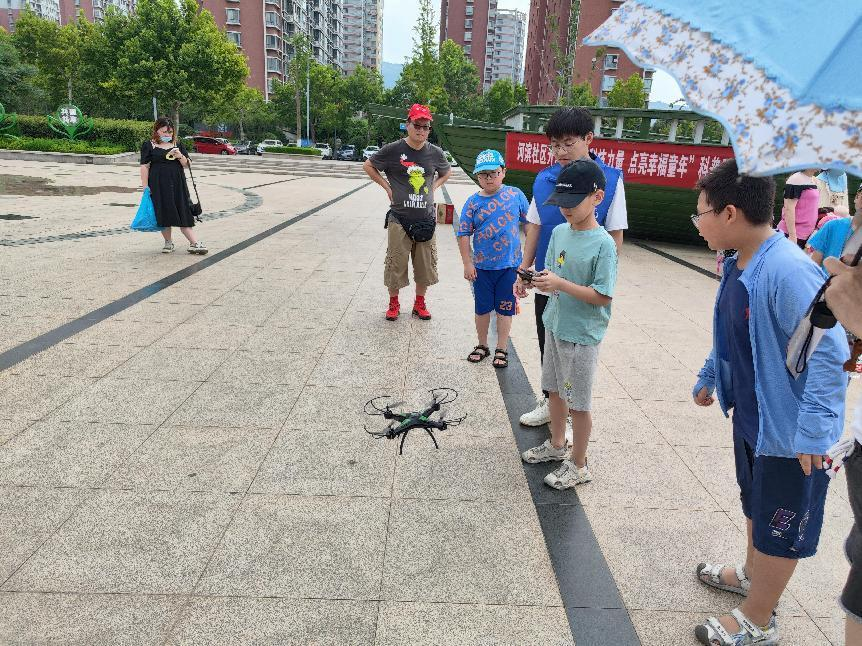 河滨社区与市青少年科技协会开展科普活动1.png