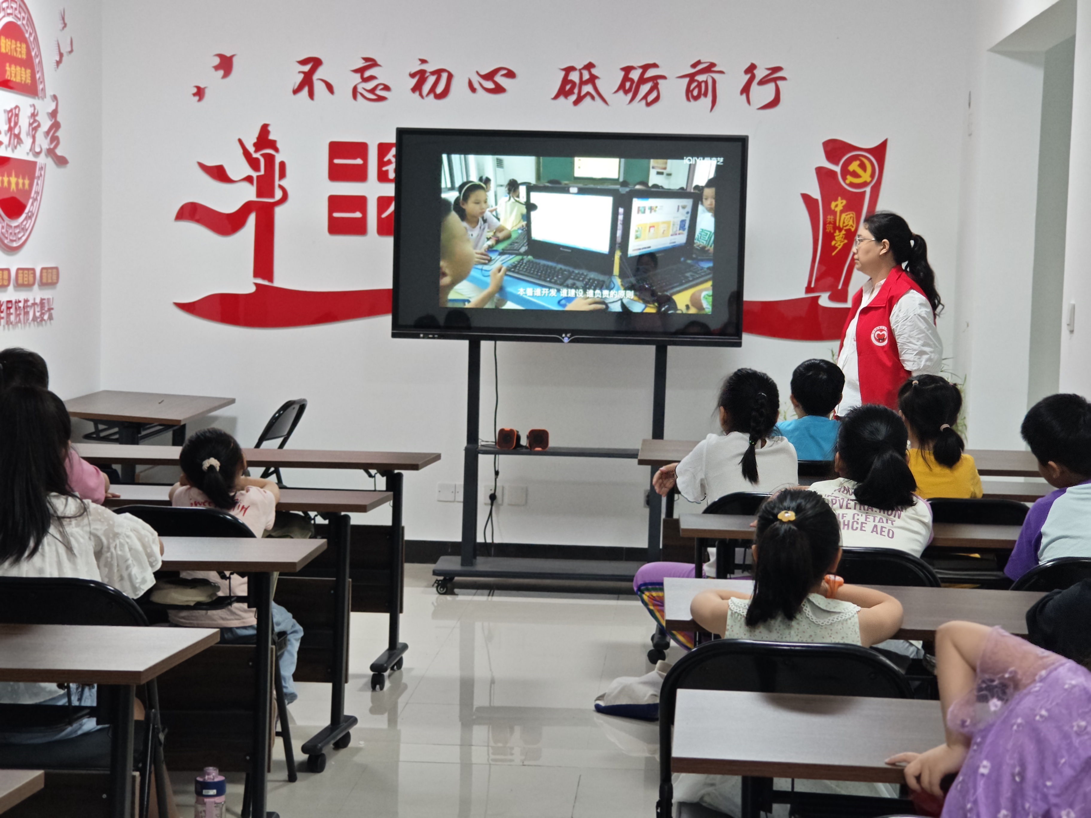 新东街道：振兴社区科协开展未成年人网络安全教育科普活动 (1).jpg