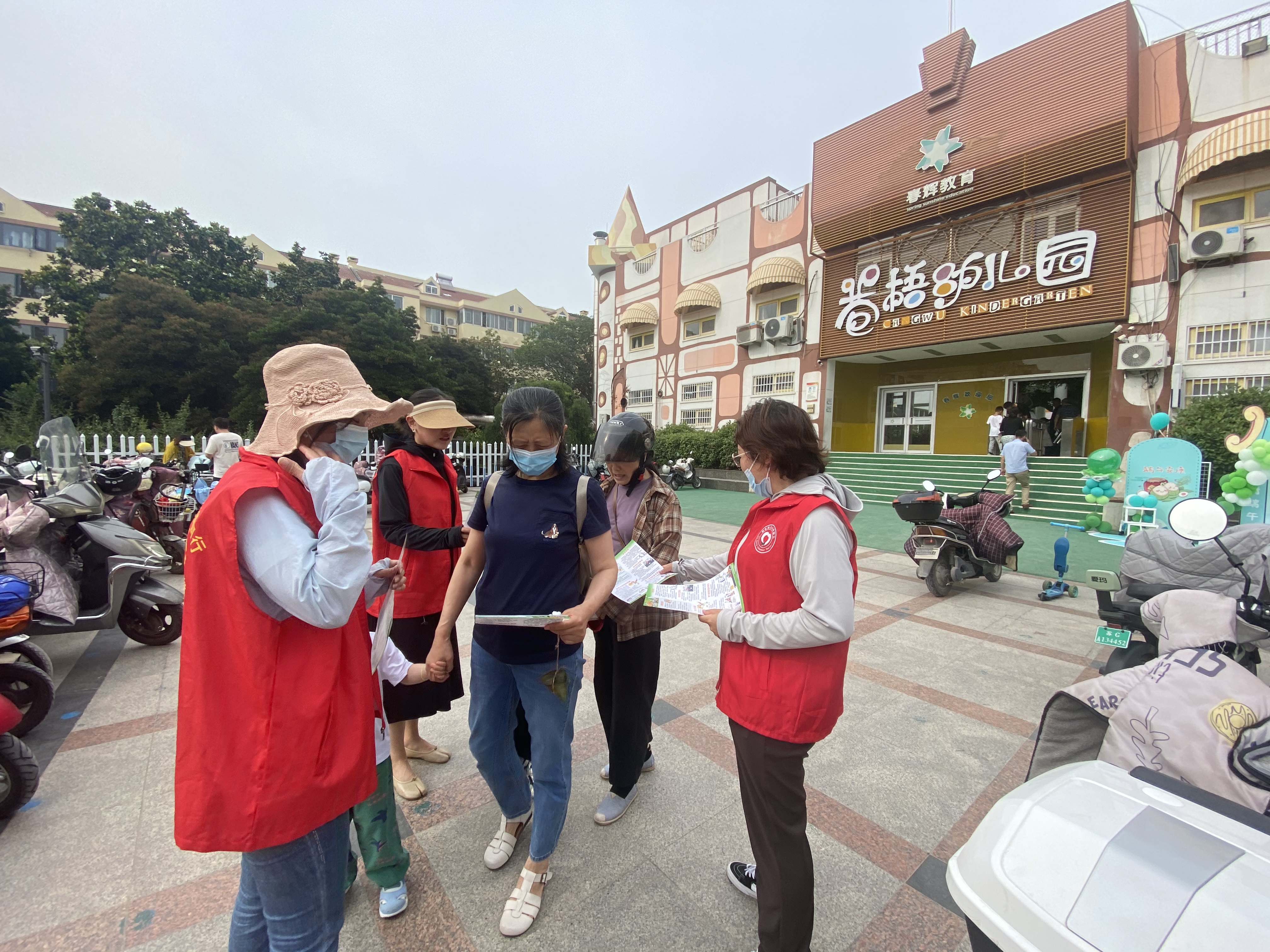 新东街道：苍梧社区科协开展暑期儿童防溺水宣传活动 (2).jpg