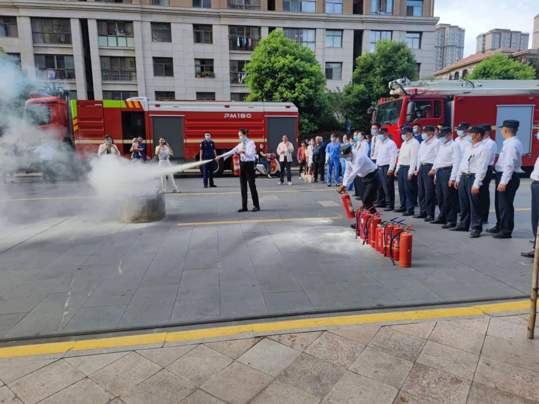 新东街道：文昌社区开展“消防在我心，安全伴我行”消防安全演练.jpg
