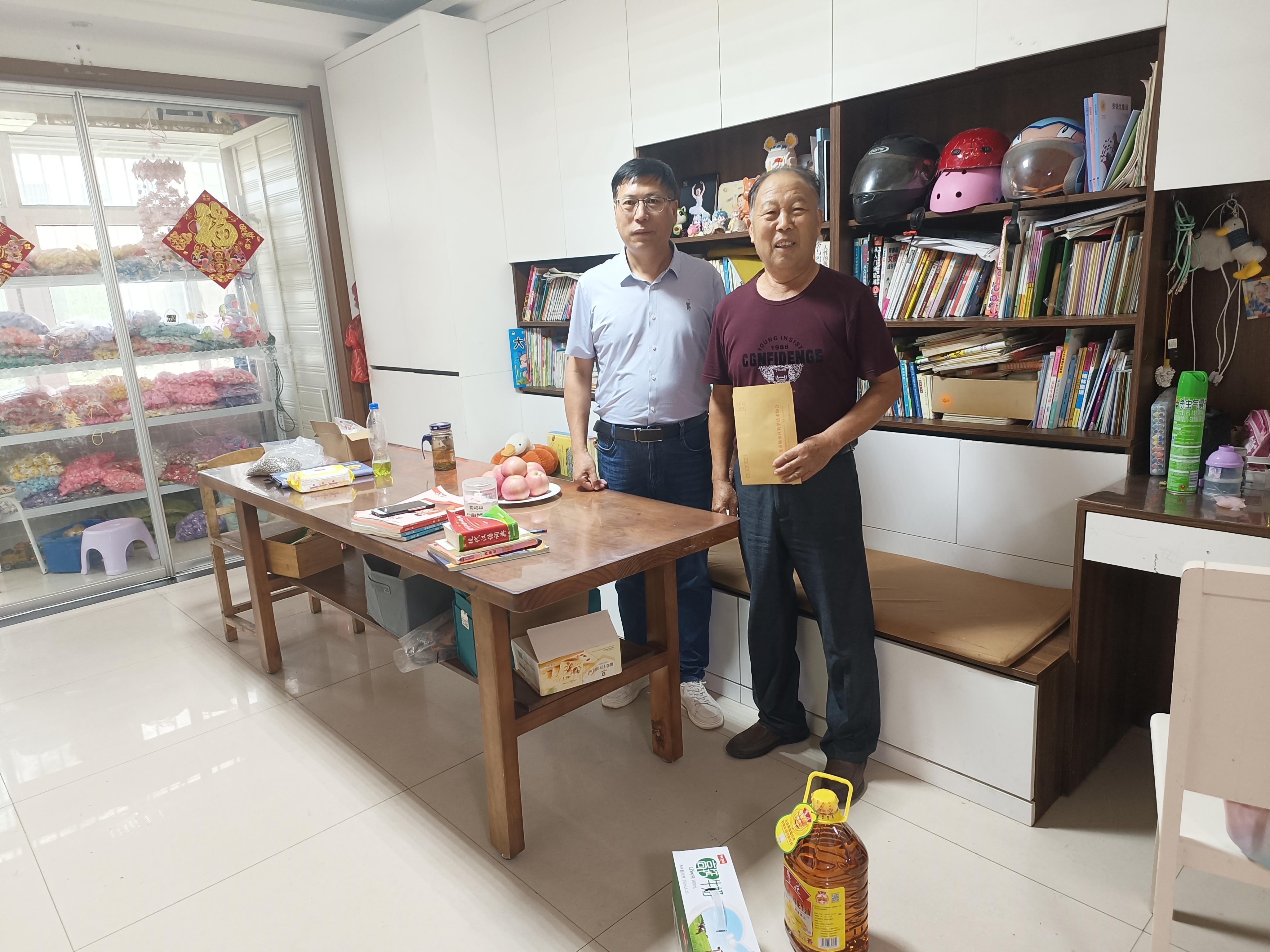 72 赣榆区科协中秋节前走访慰问退休老干部图片1  9.14.jpg