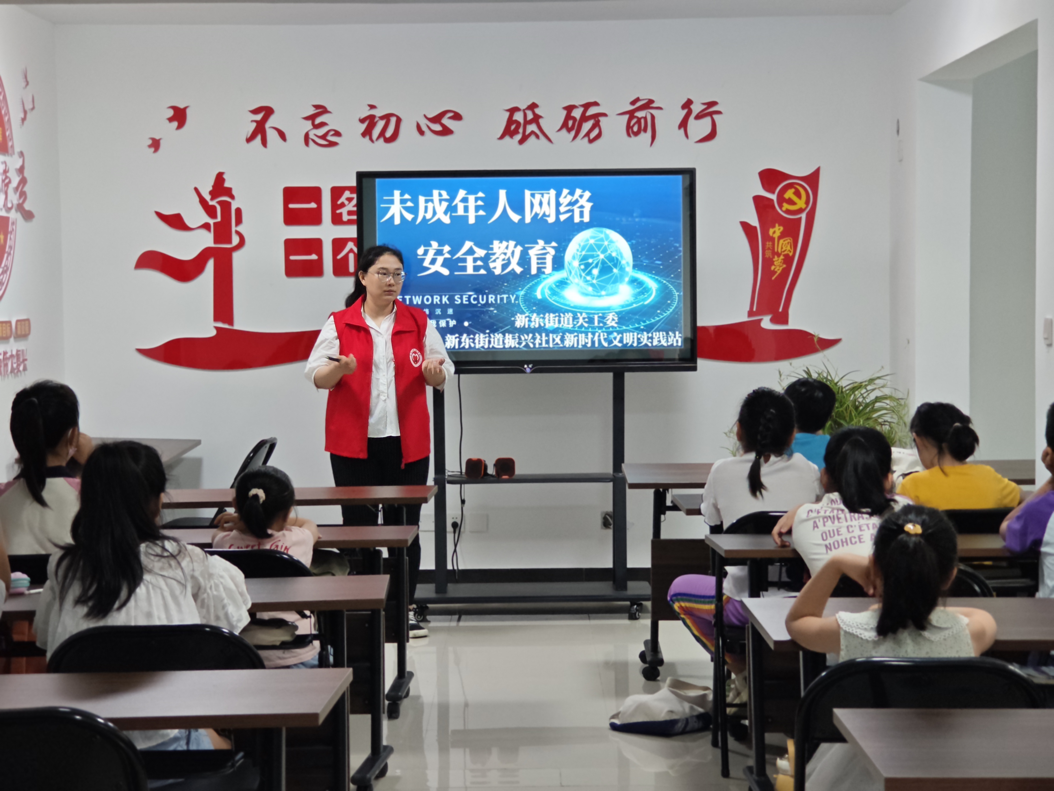 新东街道：振兴社区科协开展未成年人网络安全教育科普活动.jpg
