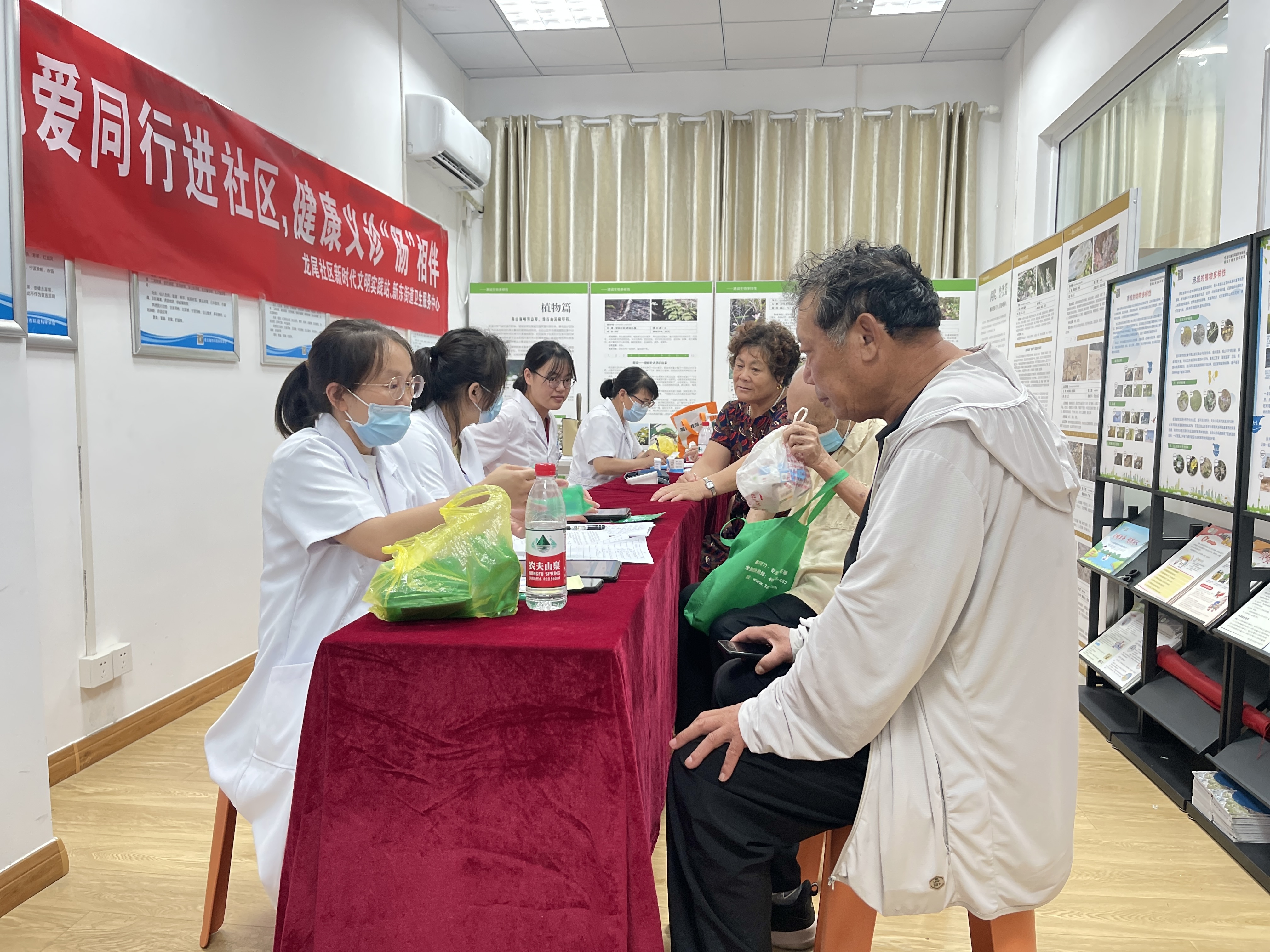 龙尾社区科协开展健康义诊活动1.jpg