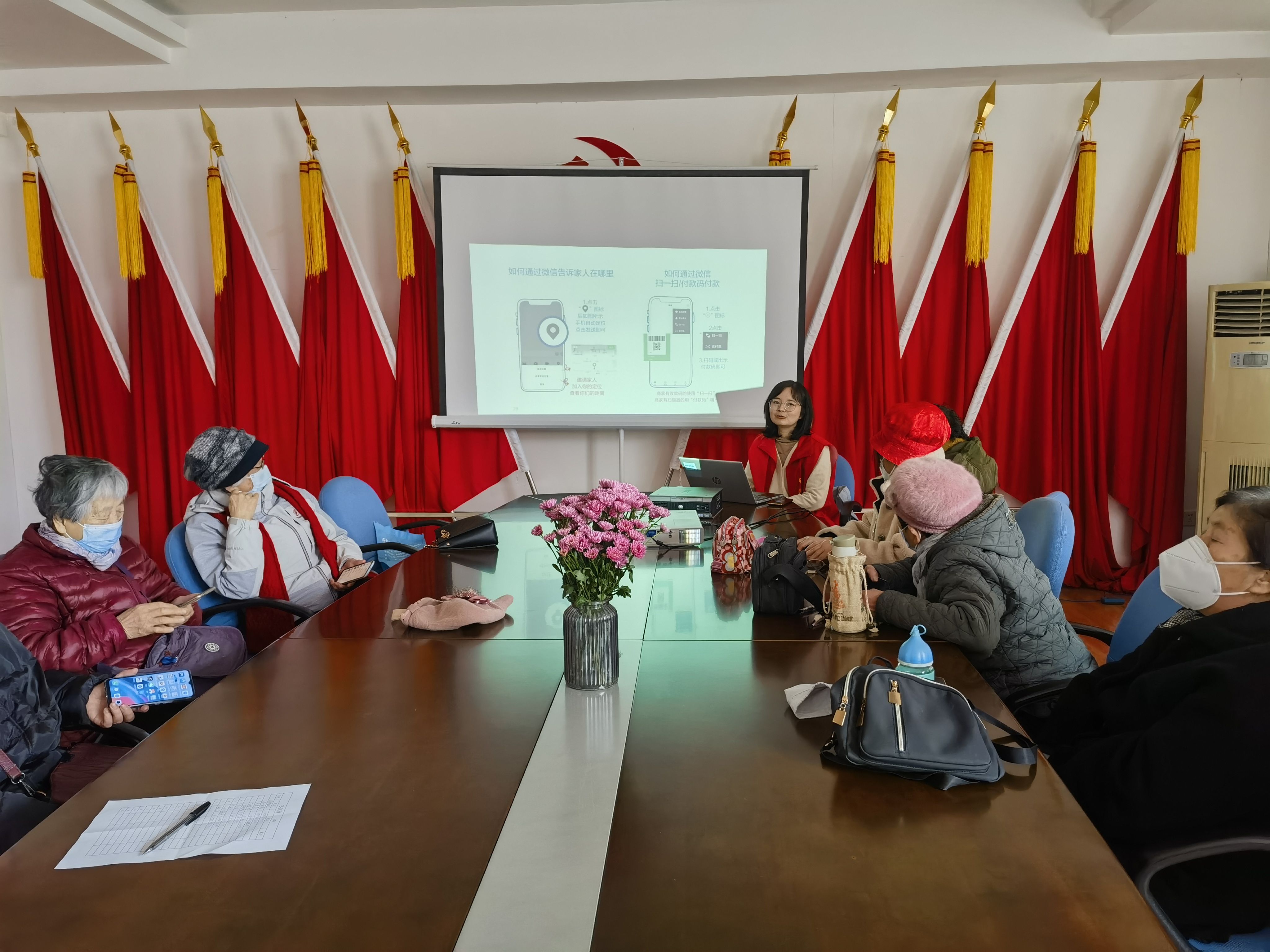 新东街道：振兴社区科协、建设社区科协联合开展老年微课堂 温暖心归巢活动1.jpg