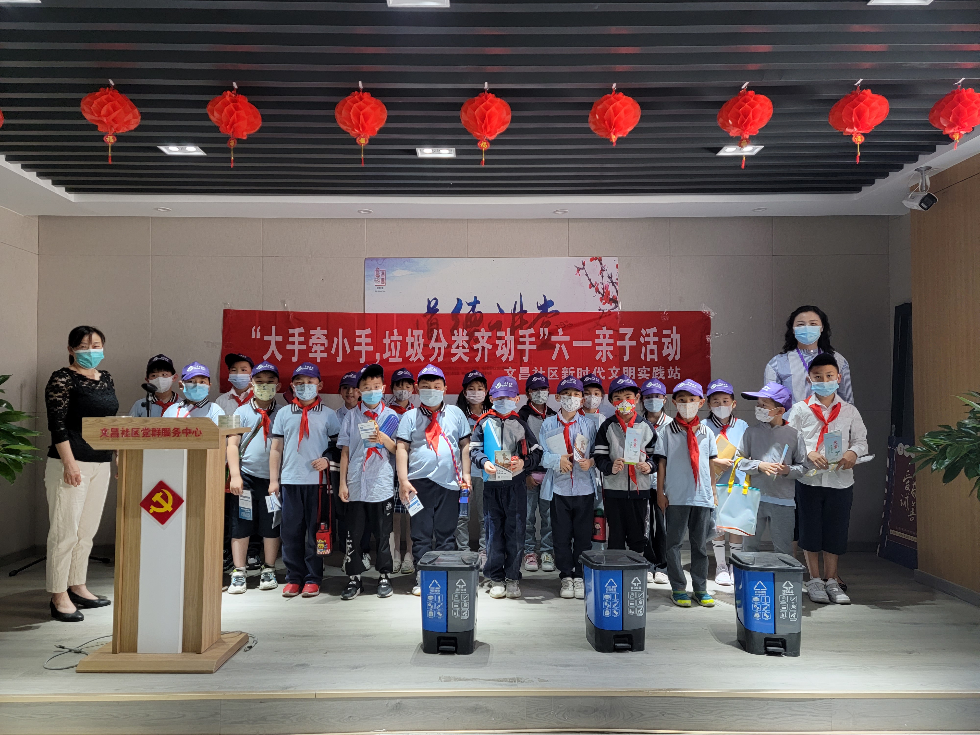 新东街道：文昌社区开展“大手拉小手 垃圾分类齐动手”科普活动..jpg