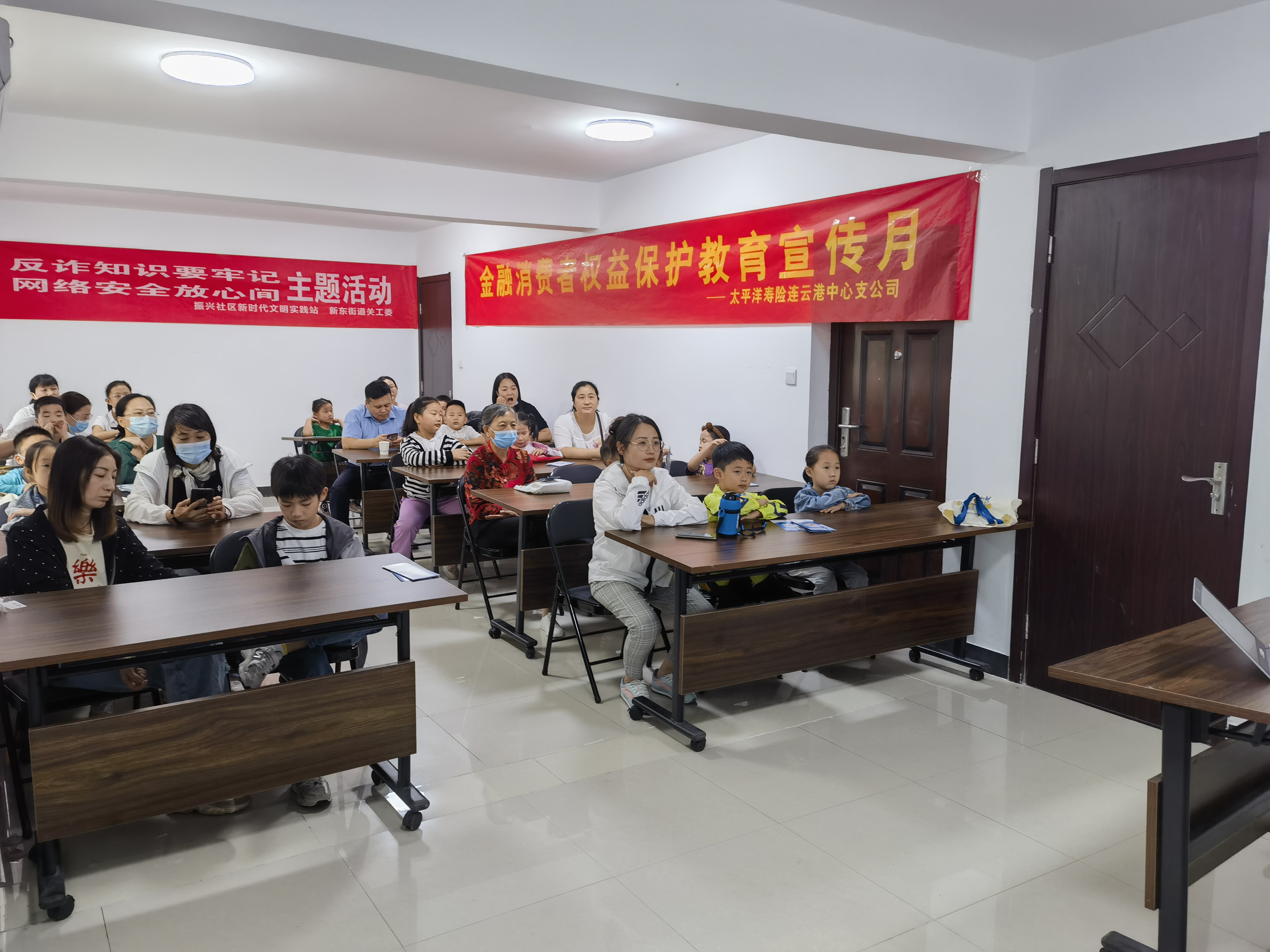 振兴社区科协开展反诈知识要牢记 网络安全放心间主题活动2.jpg