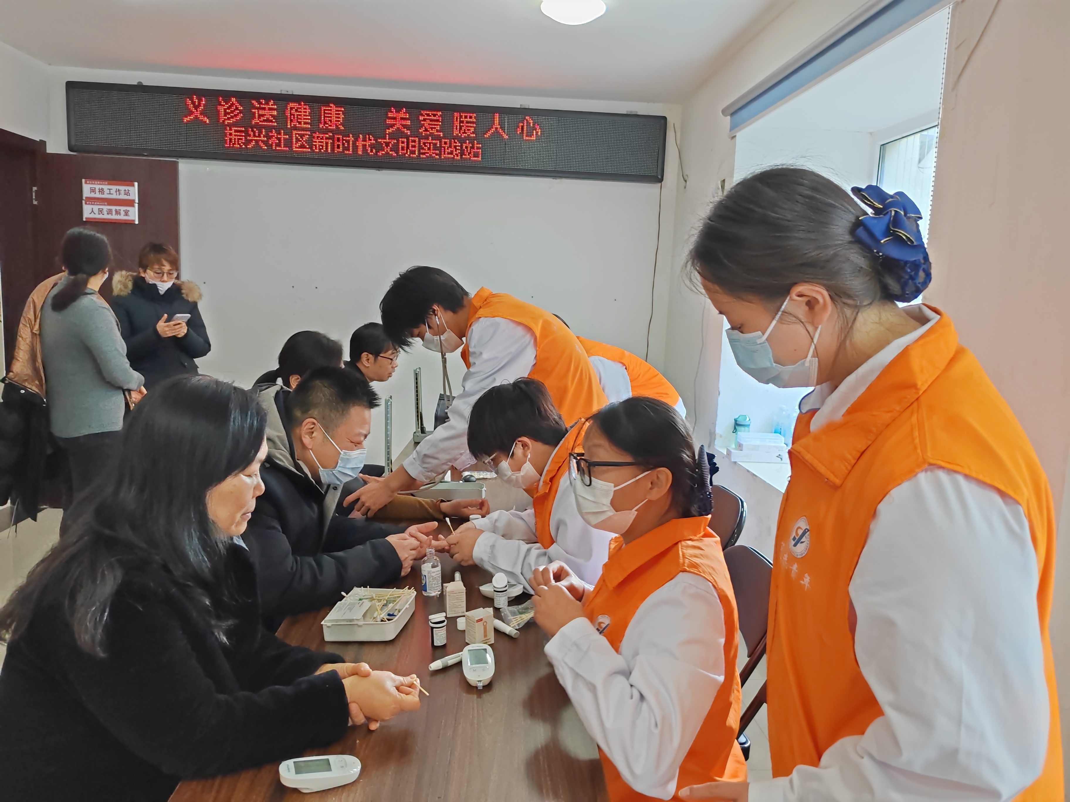 振兴社区科协开展义诊送健康 关爱暖人心活动3.jpg