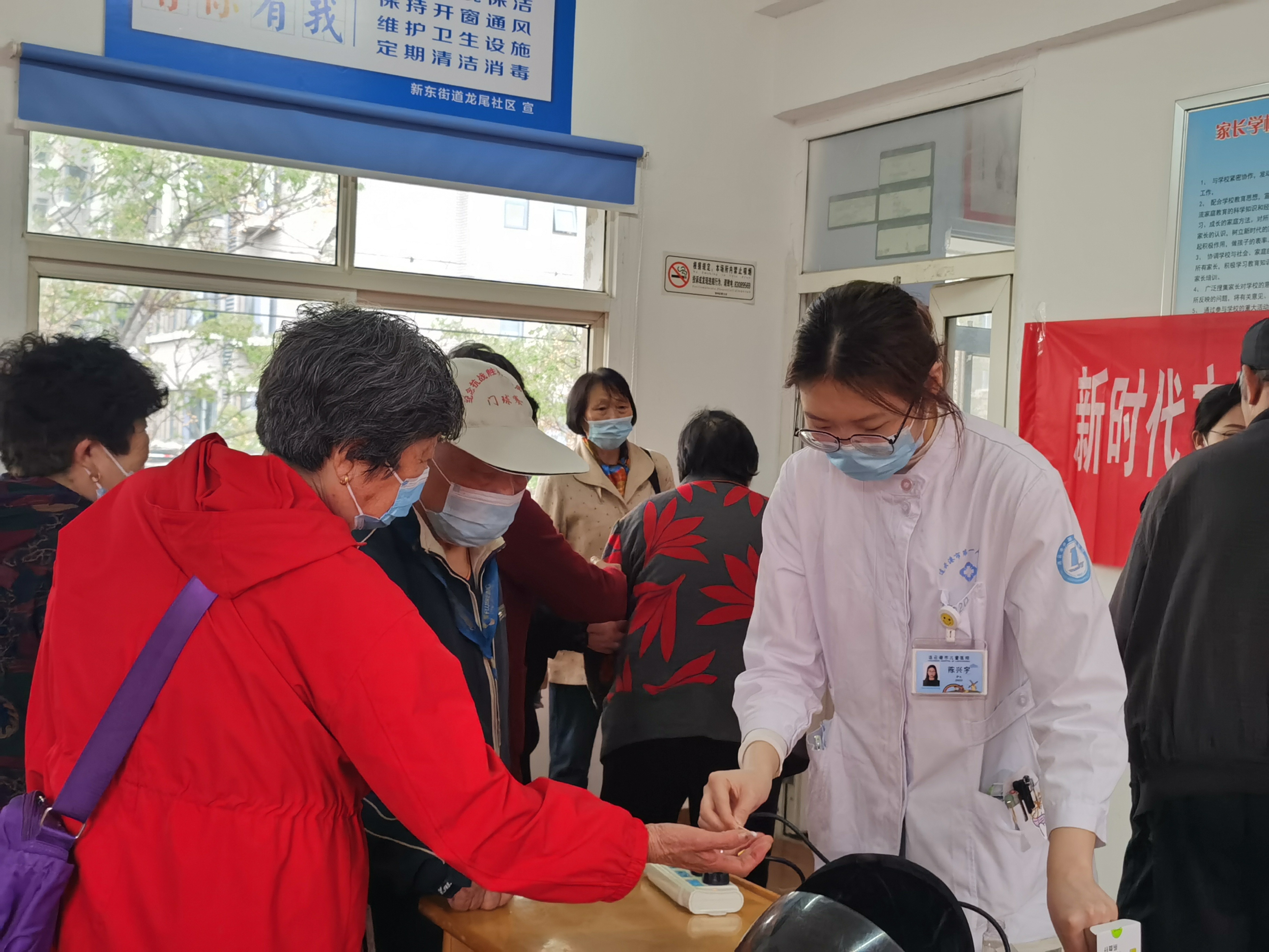 龙尾社区开展 “劳动最光荣 五一送健康”科普讲座及义诊活动 (1).jpg