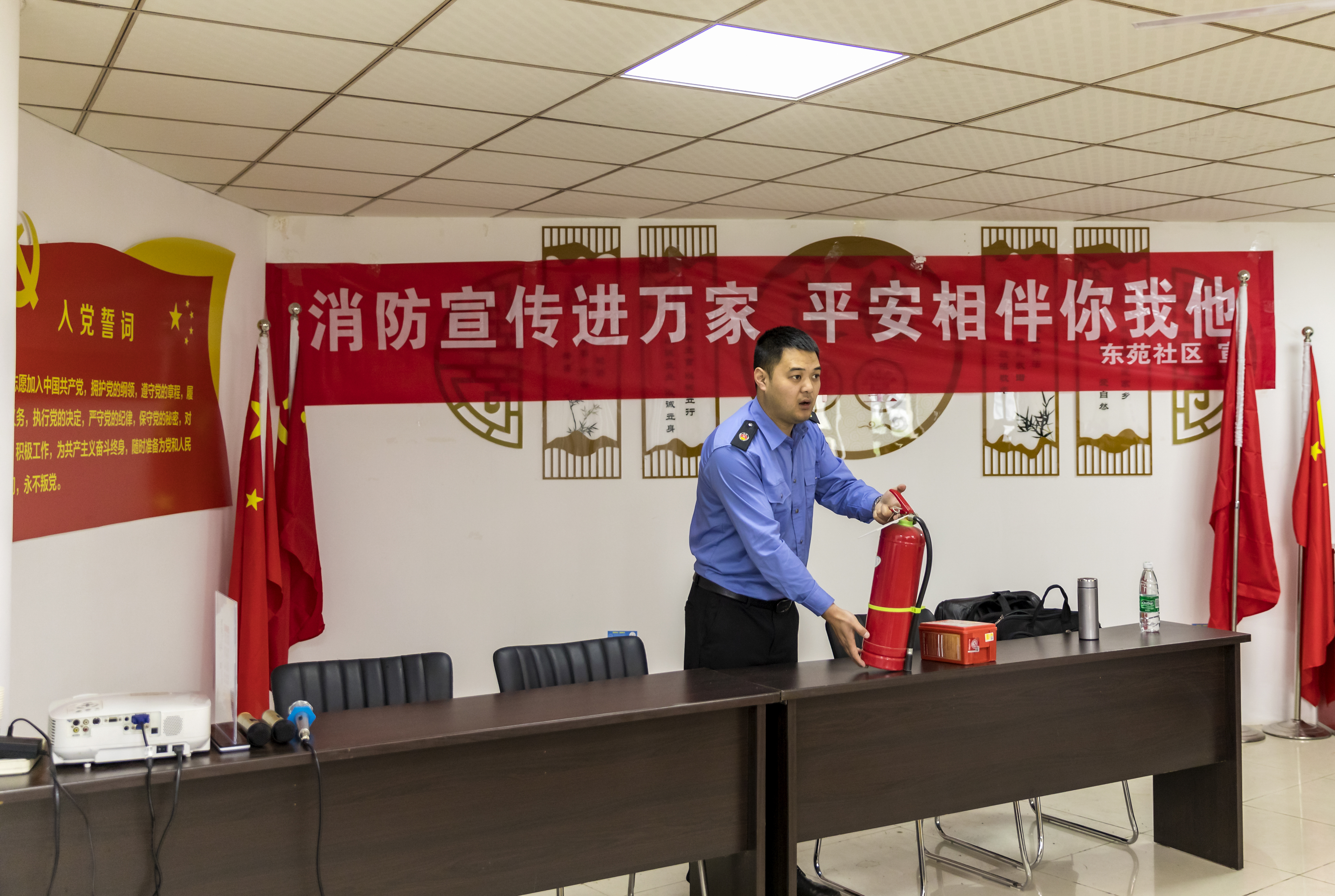 东苑社区科协开展“消防安全进万家 平安相伴你我他”宣传活动.jpg