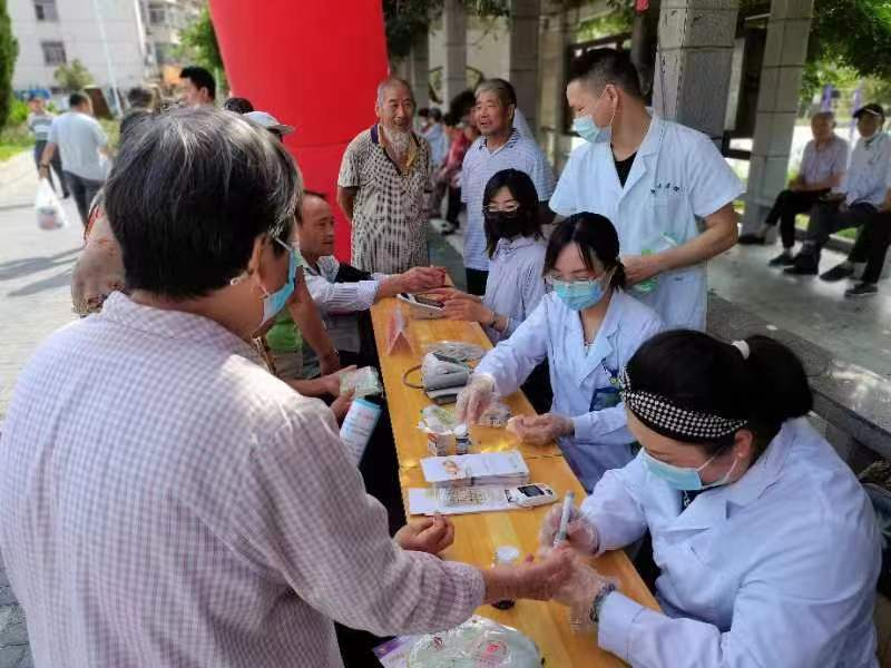 兴业社区科协开展健康义诊进社区 服务居民“零距离”.png