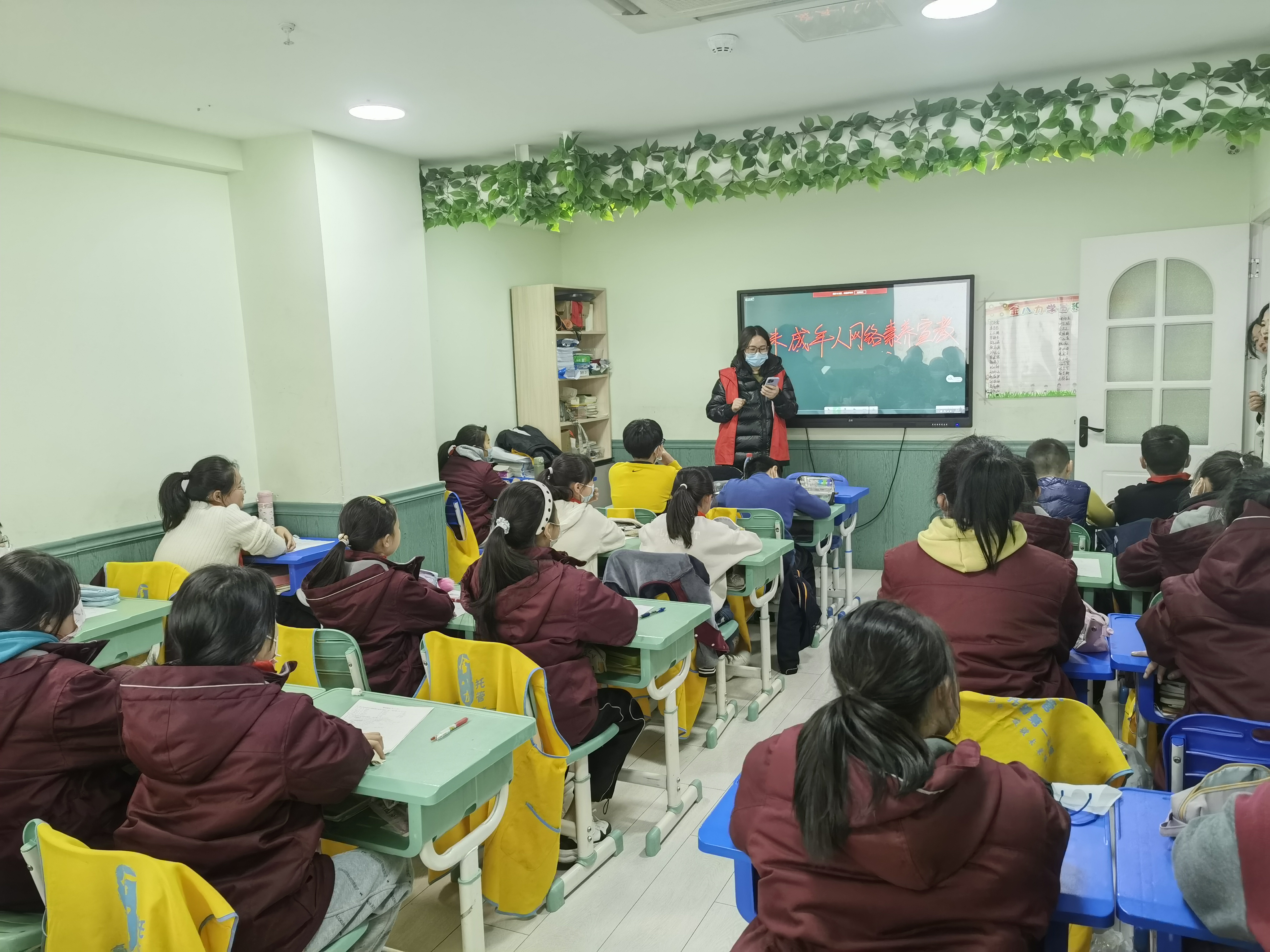 振兴社区科协、建设社区科协联合开展未成年人网络安全教育科普活动..jpg