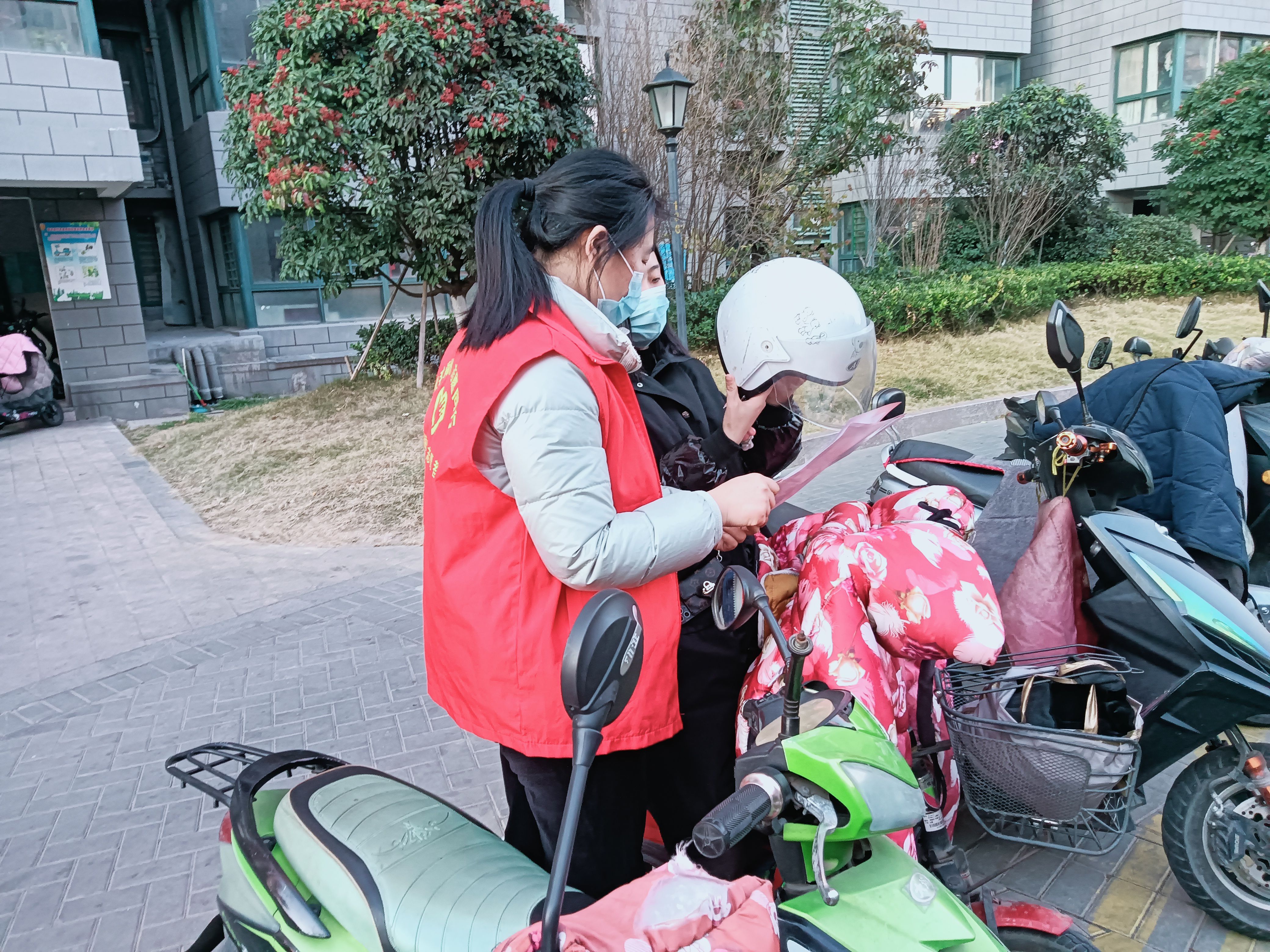 新东街道东风社区科协开展电动车火灾防范安全知识科普宣传 (1).jpg