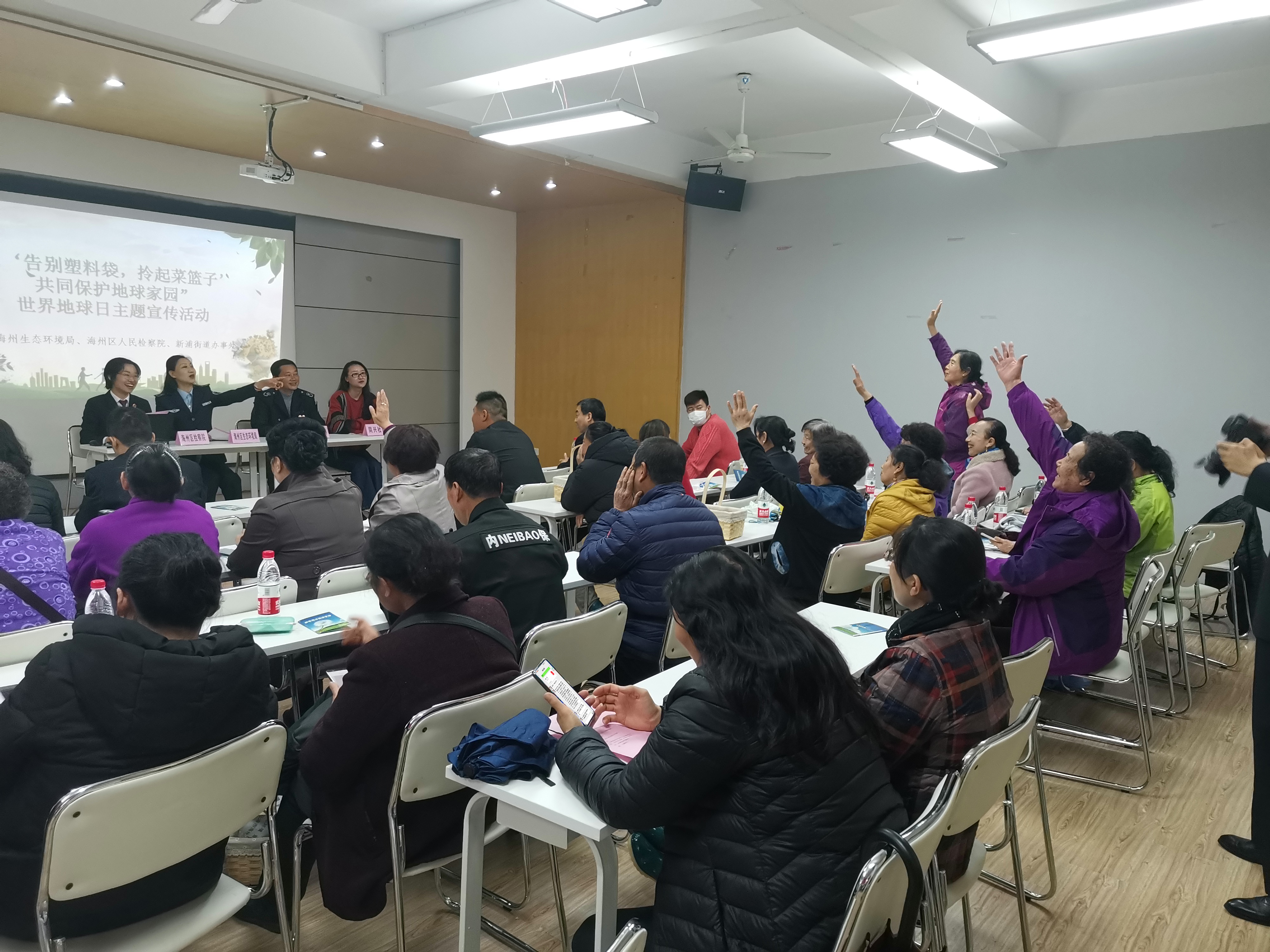 新浦街道：同兴社区开展“告别塑料袋，拎起菜篮子”共同保护地球家园科技普及活动3.jpg