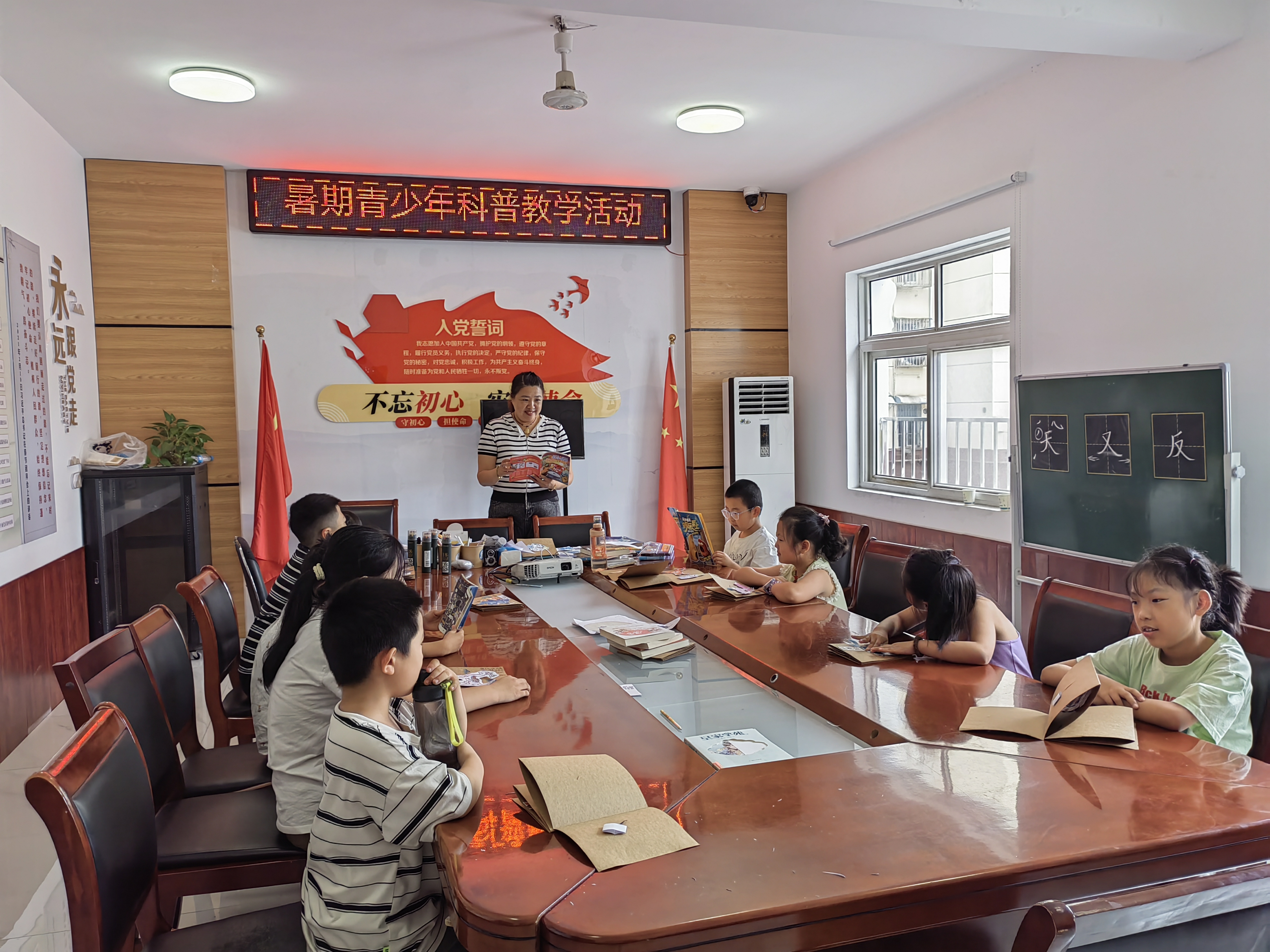 新南街道新龙社区开展暑期青少年科普教学活动 (3).jpg