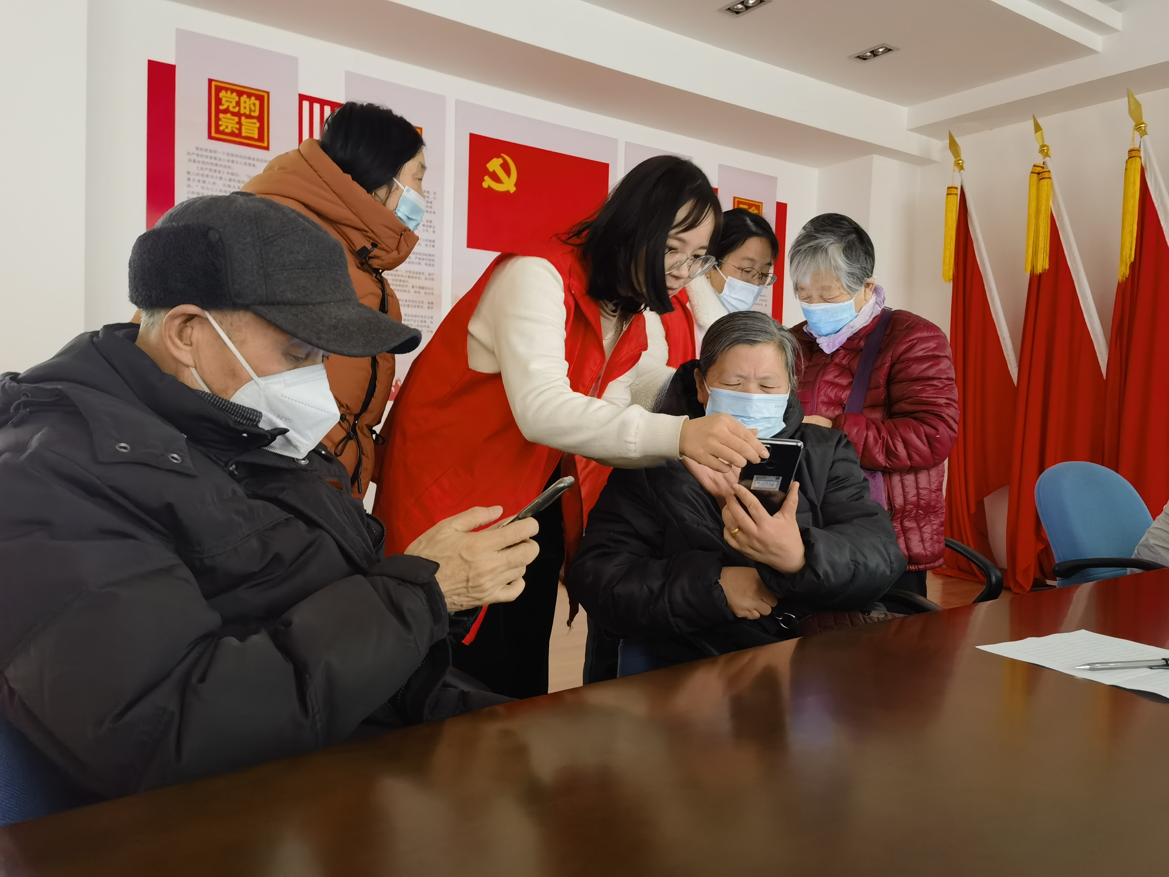 新东街道：振兴社区科协、建设社区科协联合开展老年微课堂 温暖心归巢活动2.jpg