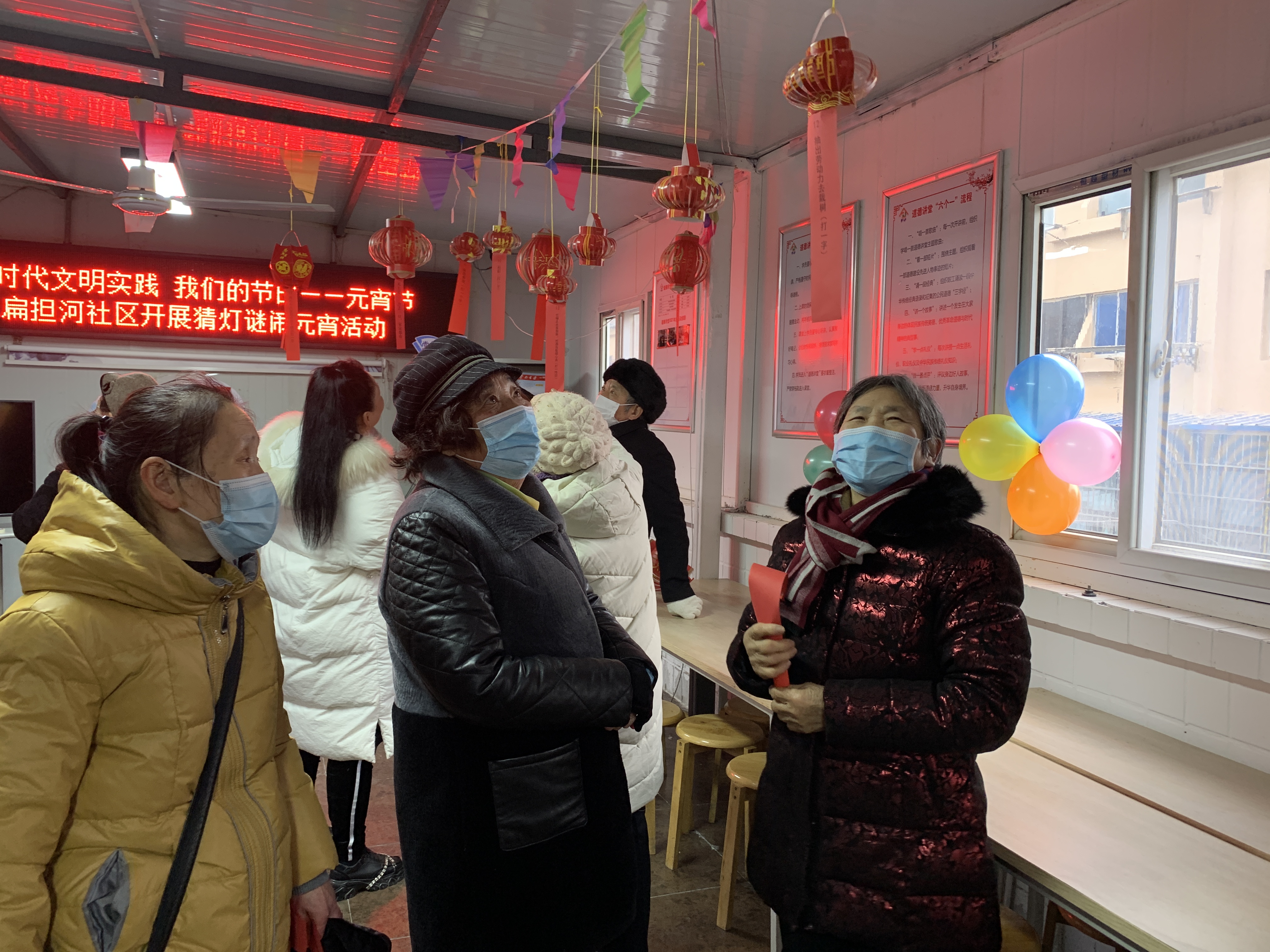 扁担河社区开展猜灯谜闹元宵活动 (1).jpg