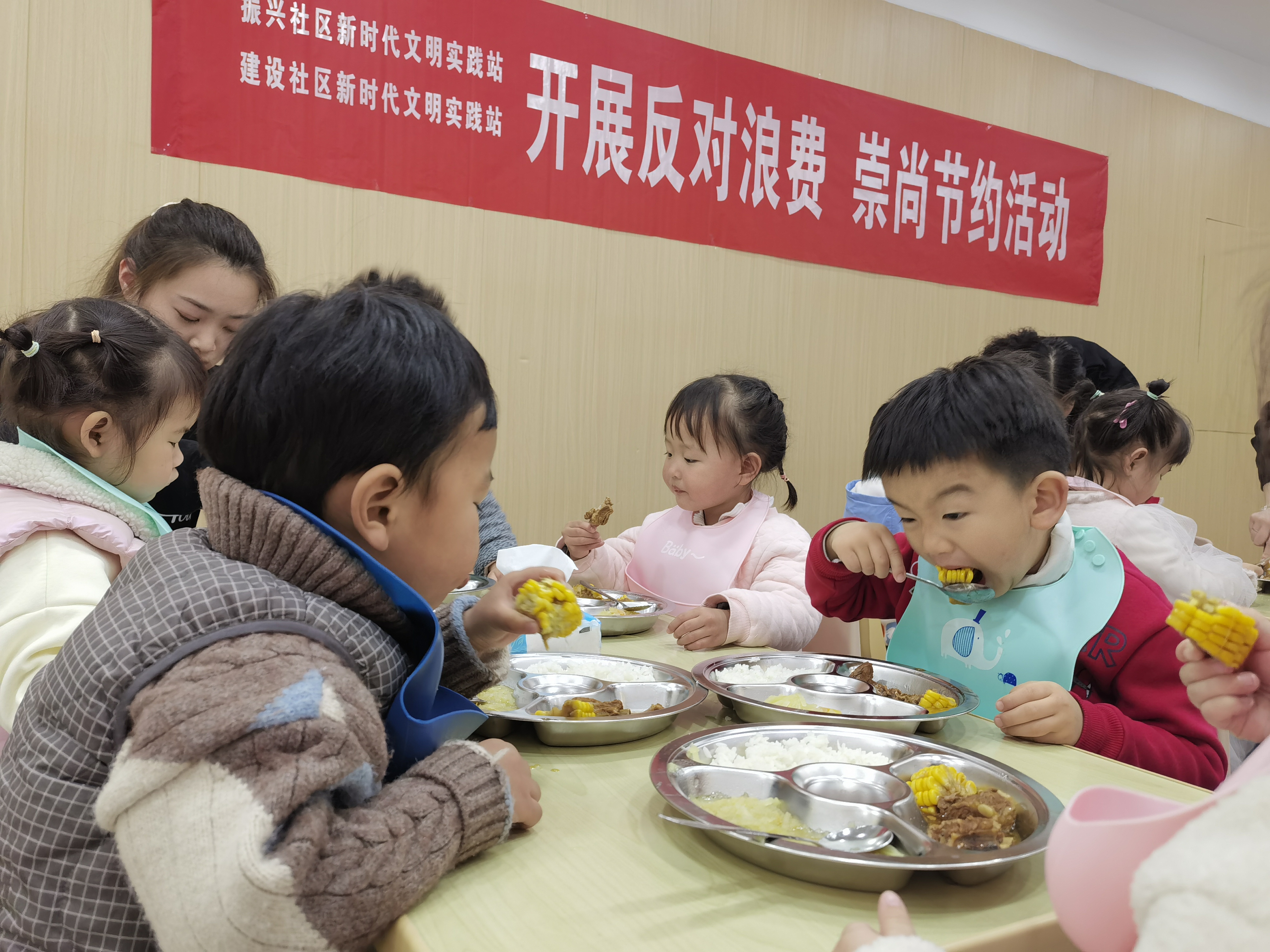 新东街道：振兴社区科协、建设社区科协开展反对浪费 崇尚节约主题科普活动2.jpg