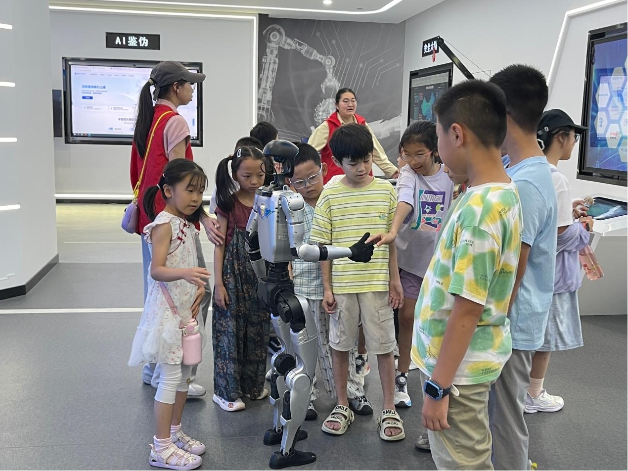 科普润童心 科技伴成长----龙尾社区科协组织暑期班学生参观电信科技馆科普研学活动3.jpg