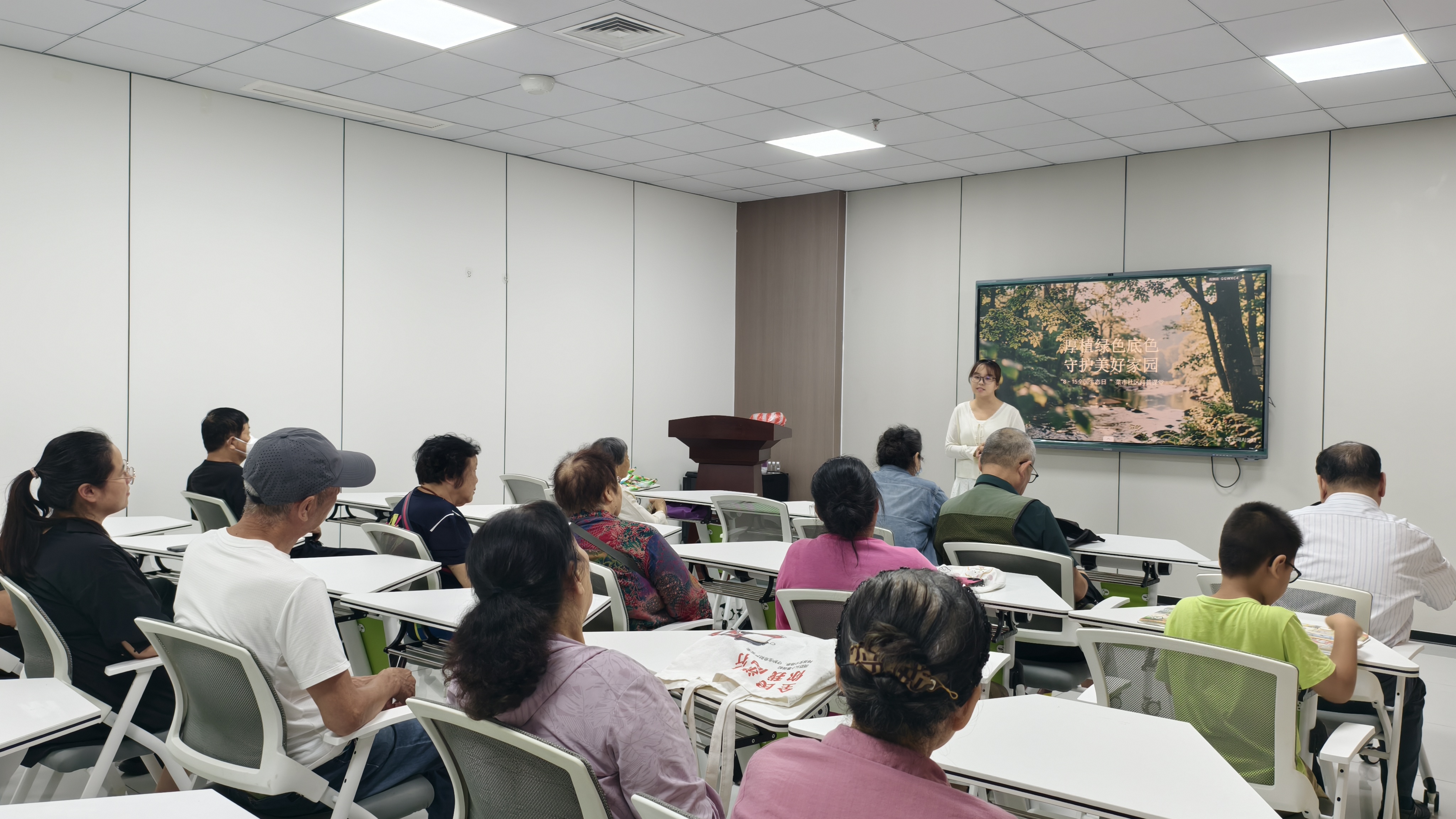 菜市社区开展“厚植绿色底色，守护美好家园”全国生态日主题科普活动.jpg